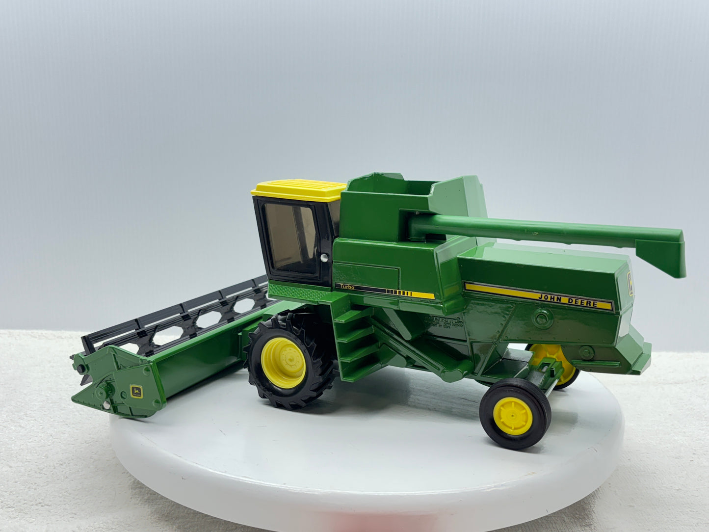 1/28 John Deere Titan