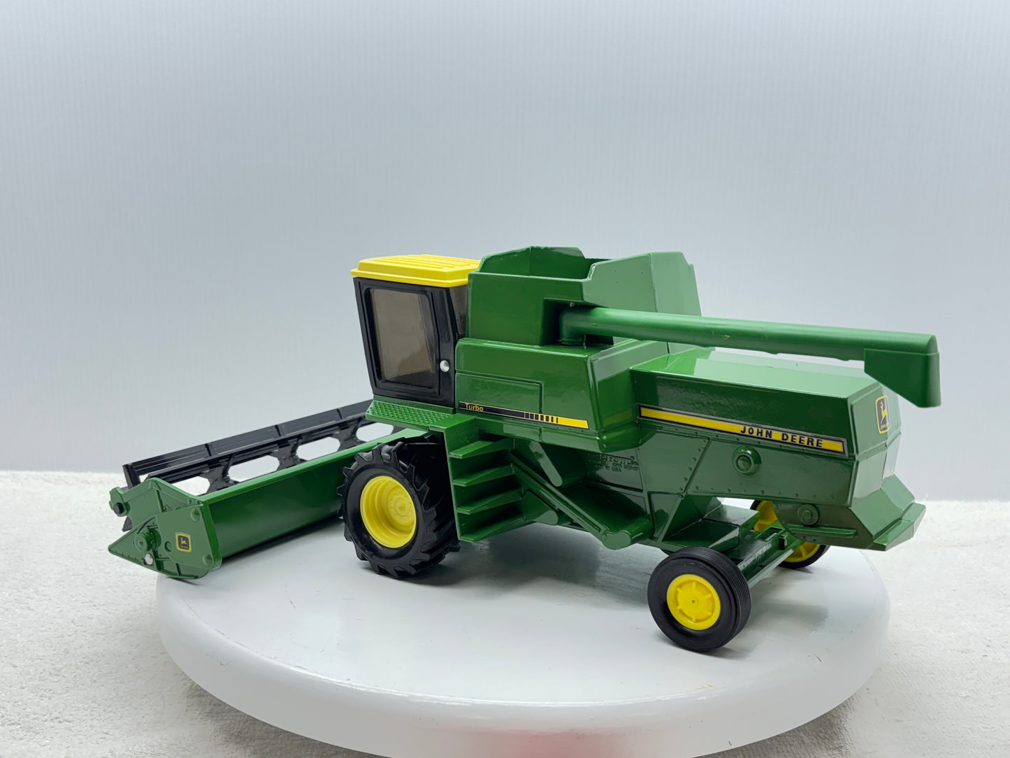 1/28 John Deere Titan