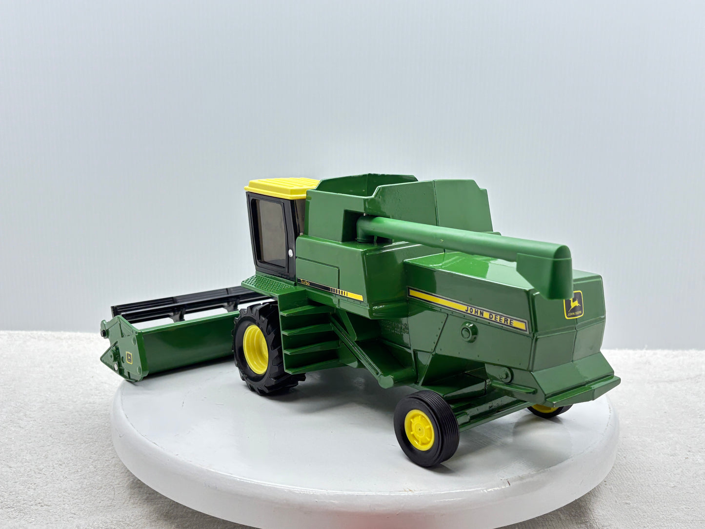 1/28 John Deere Titan
