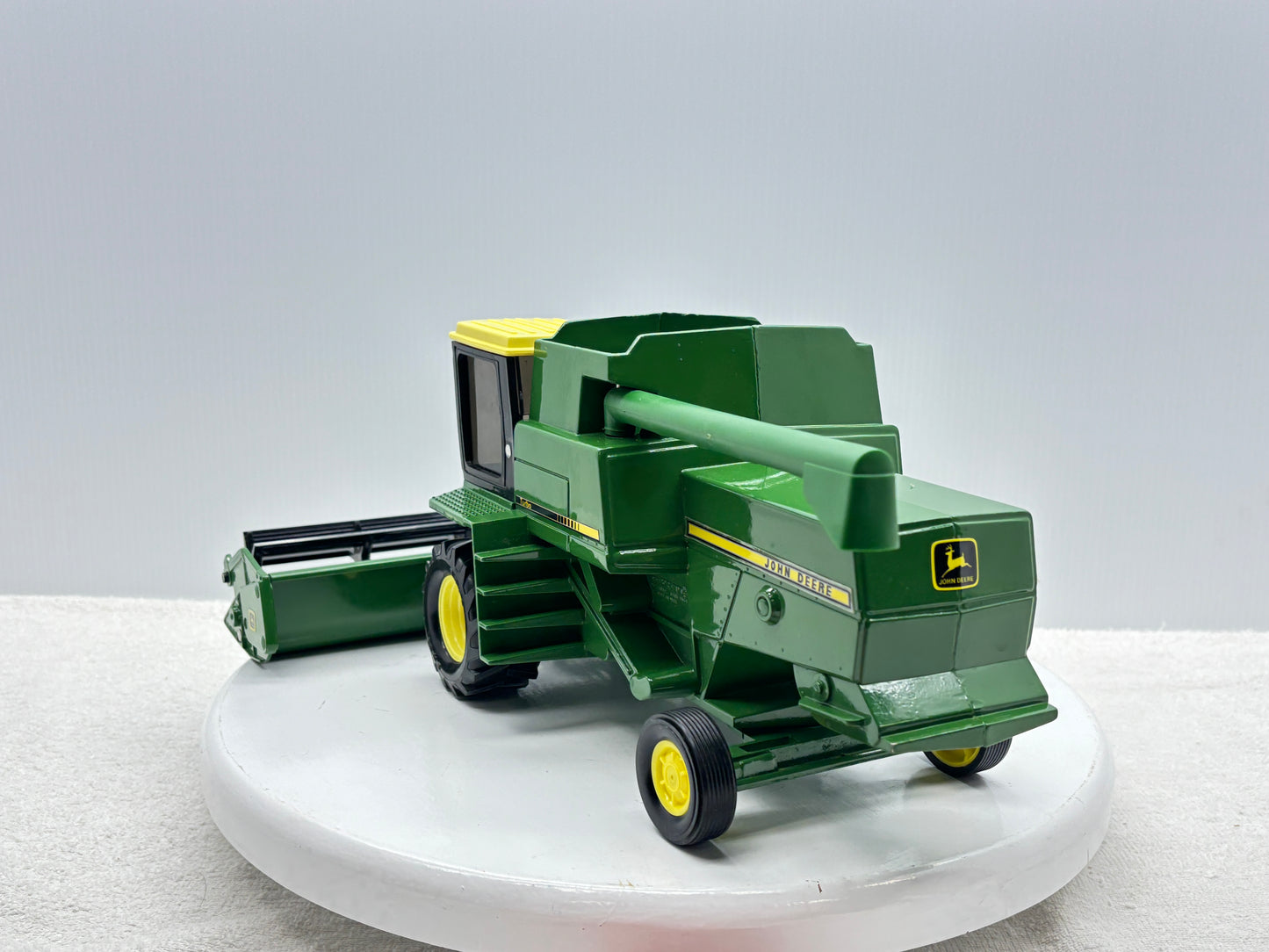 1/28 John Deere Titan