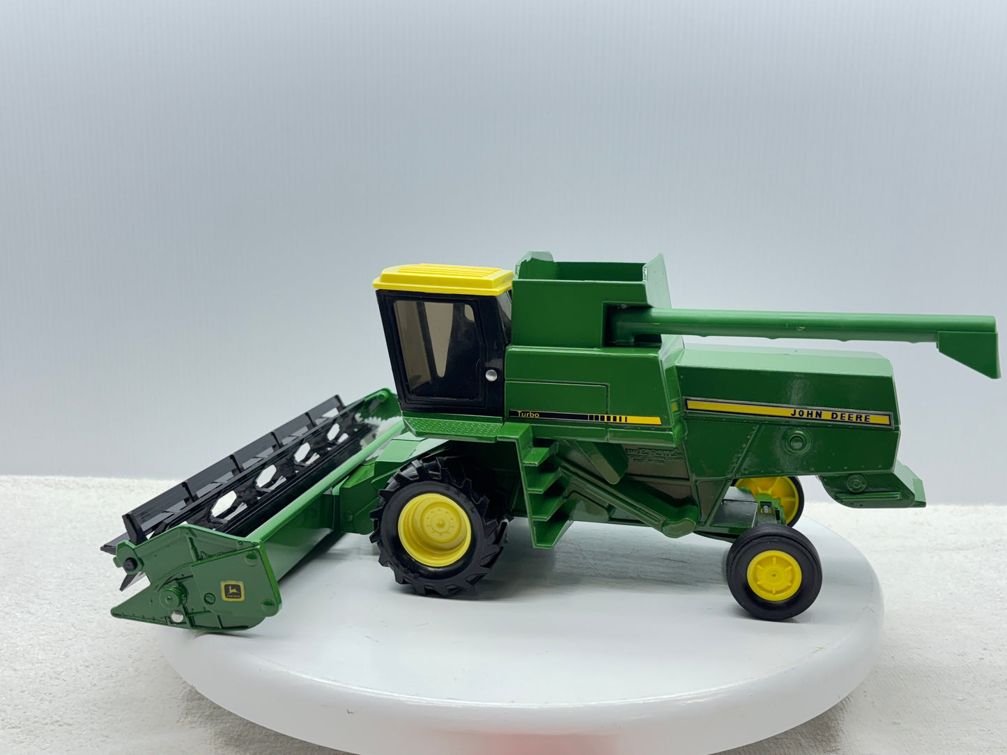 1/28 John Deere Titan