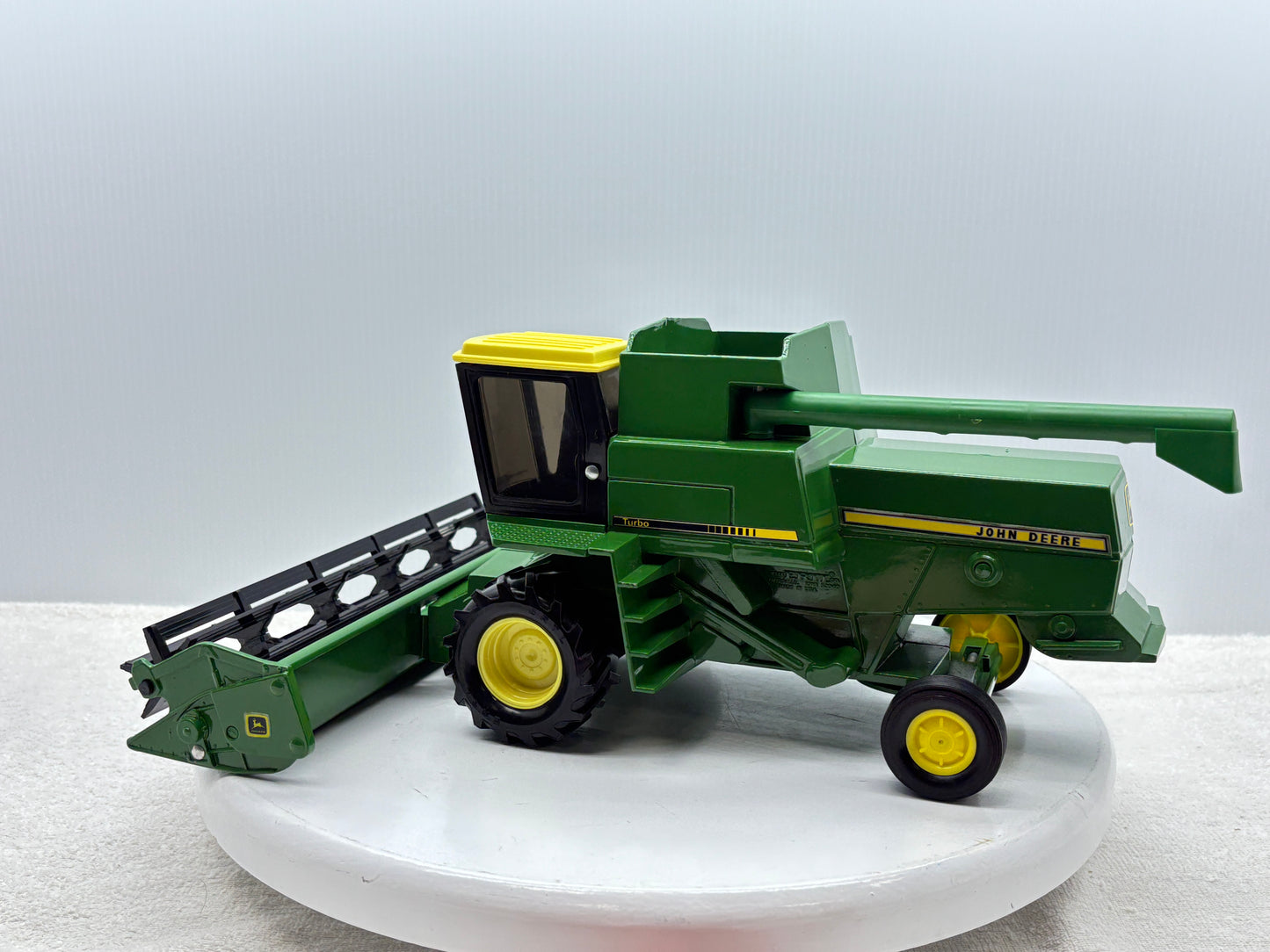1/28 John Deere Titan