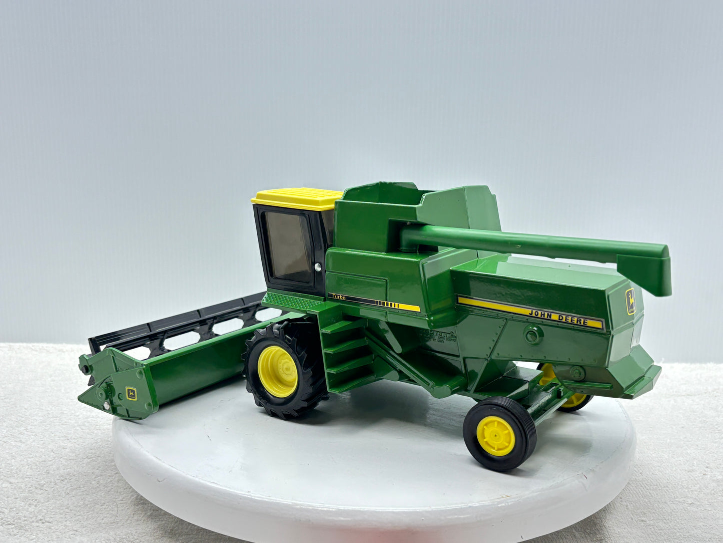 1/28 John Deere Titan