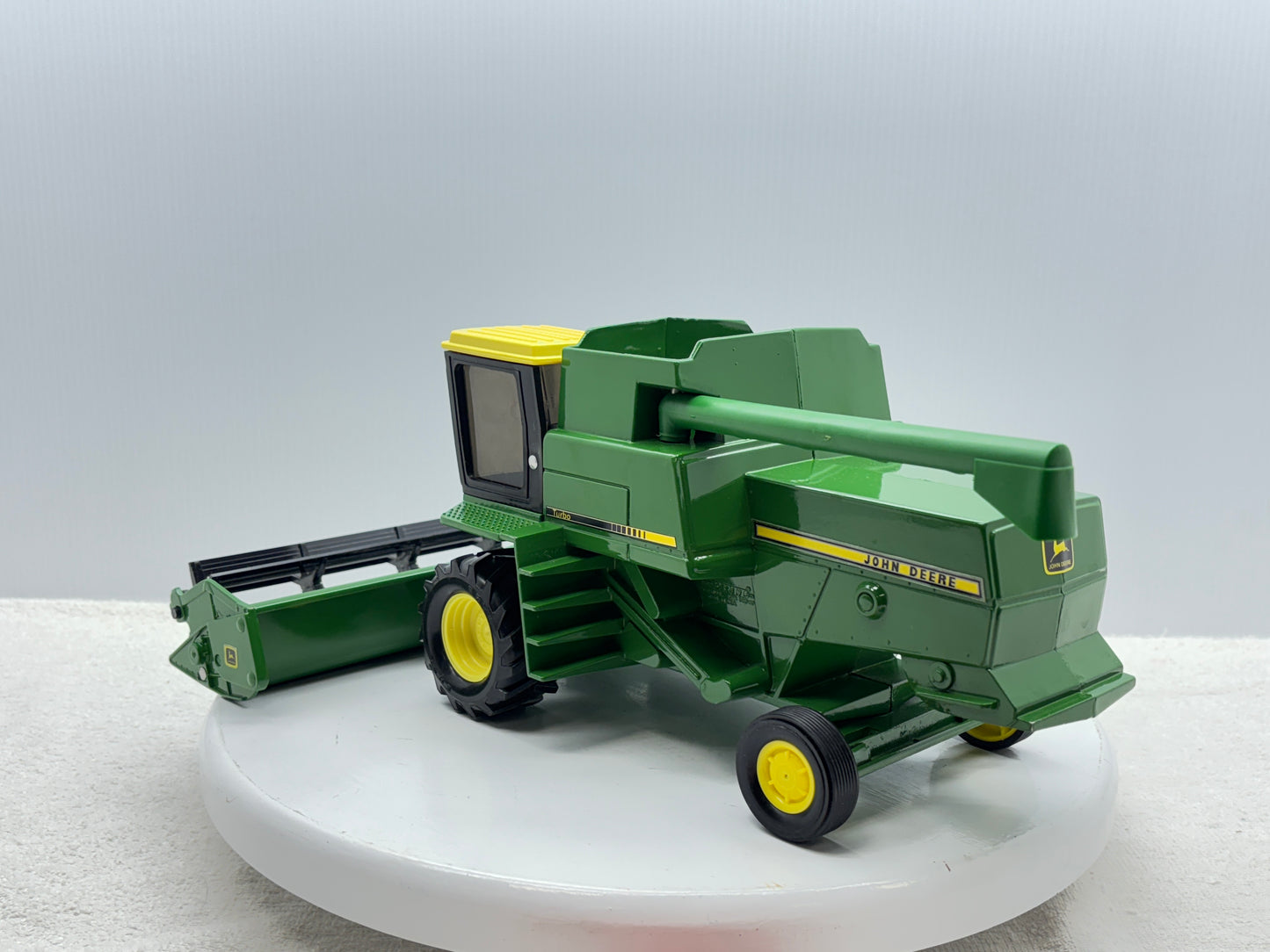 1/28 John Deere Titan
