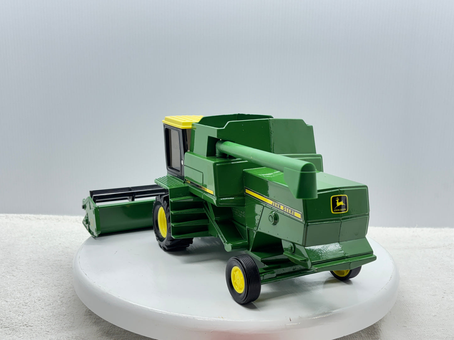 1/28 John Deere Titan