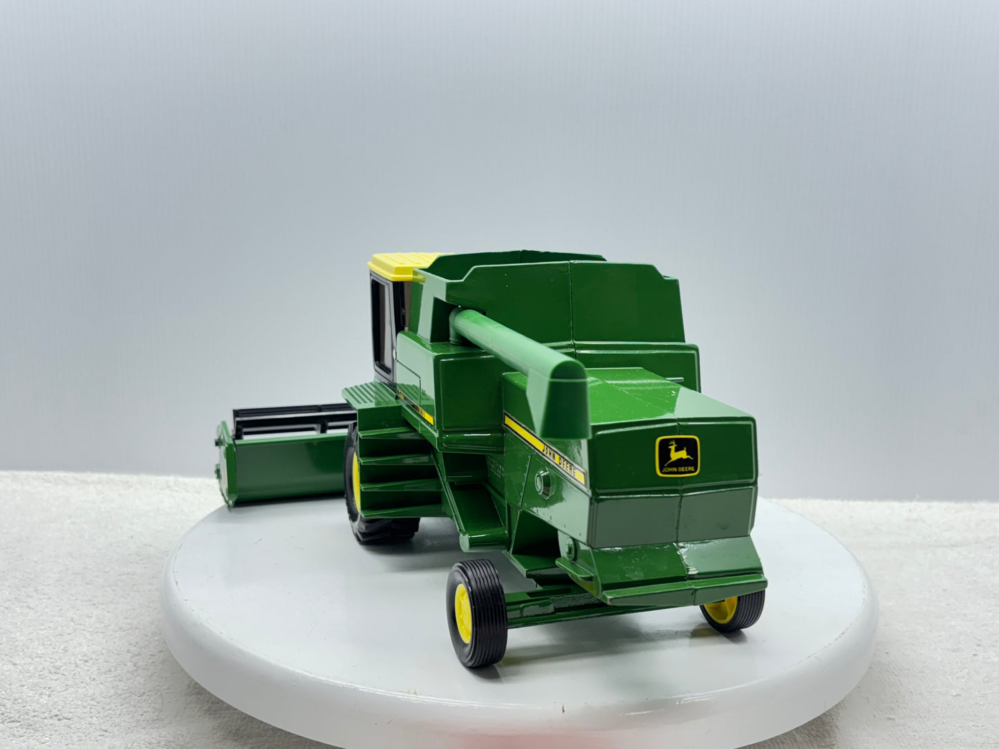 1/28 John Deere Titan