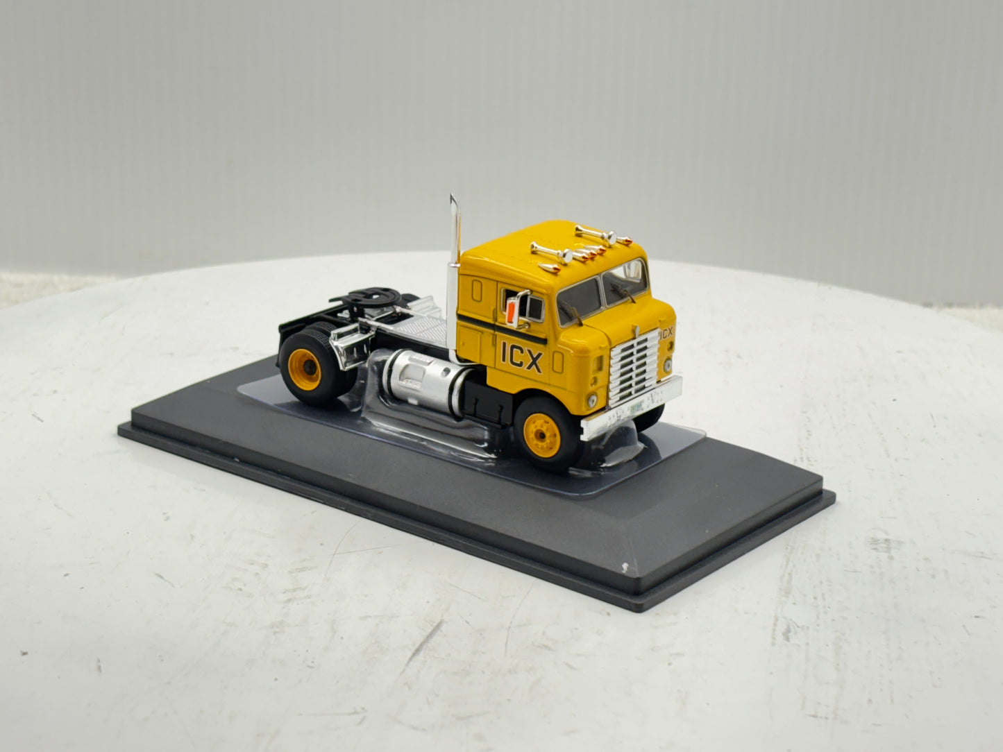 1/64 Kenworth Bullnose ICX