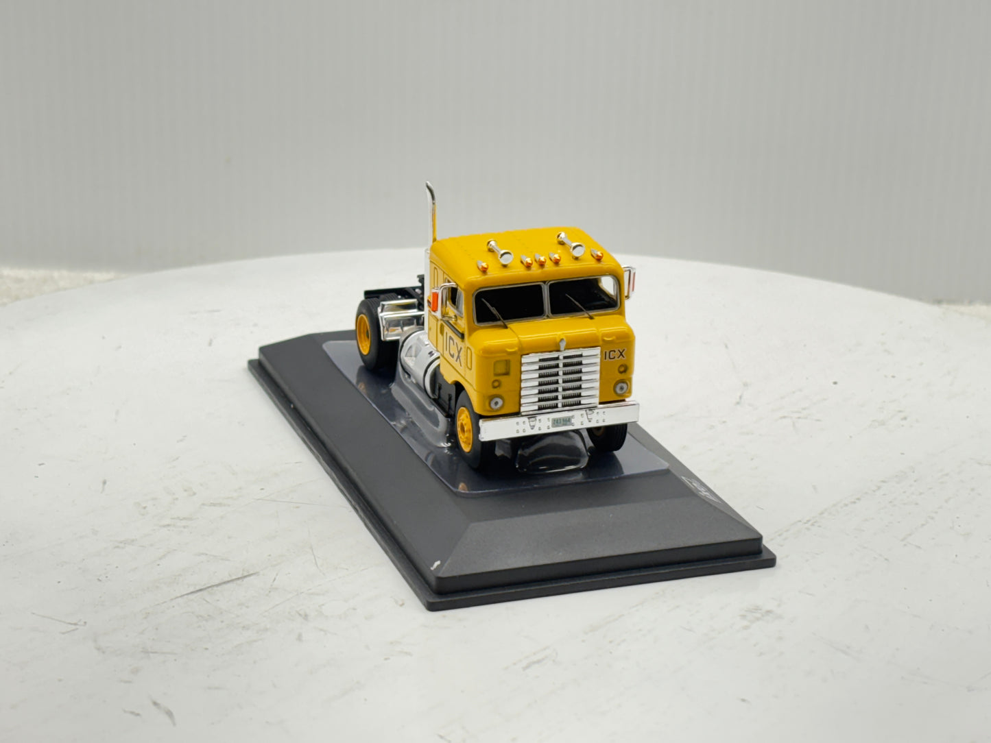 1/64 Kenworth Bullnose ICX