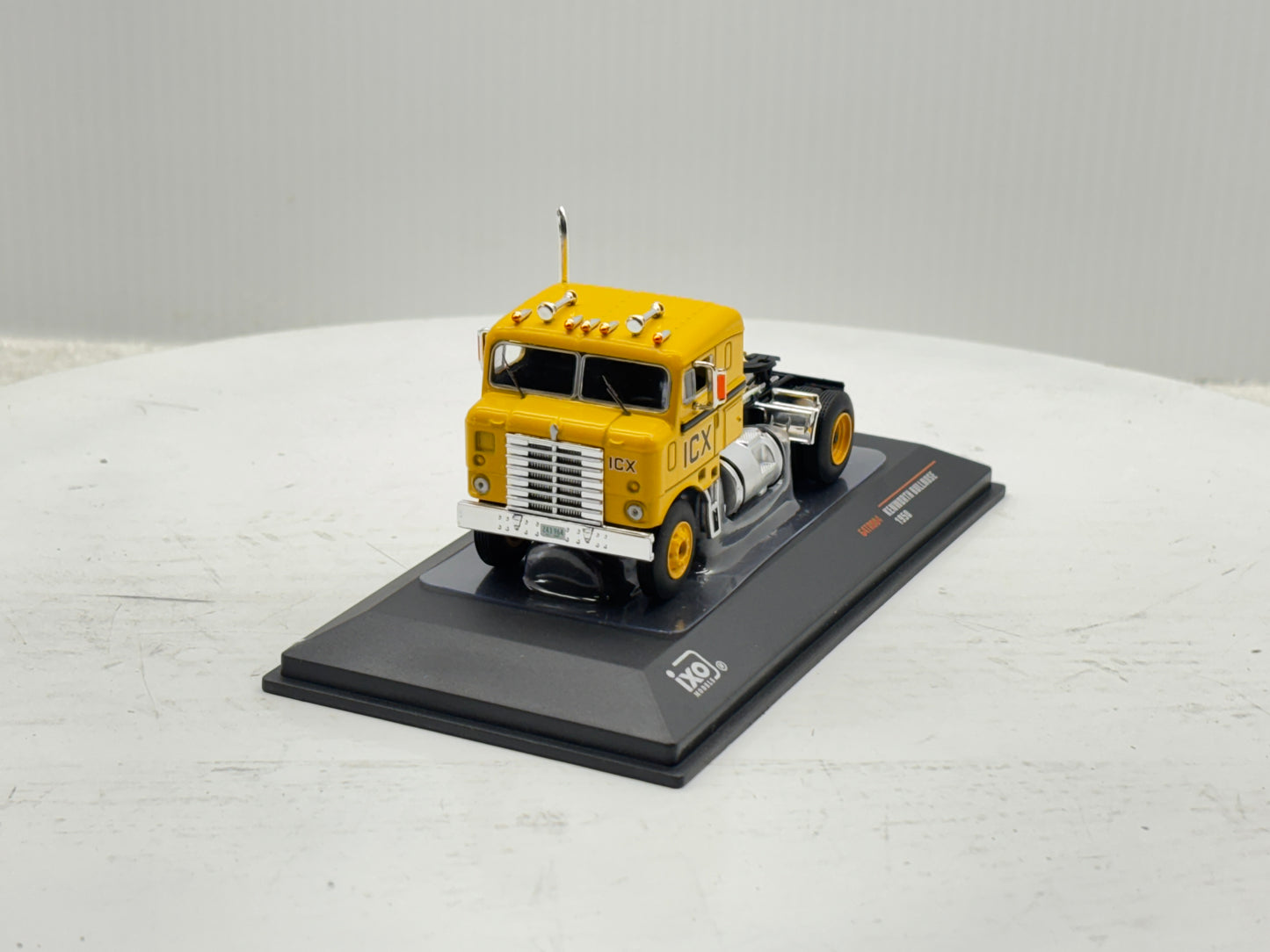 1/64 Kenworth Bullnose ICX