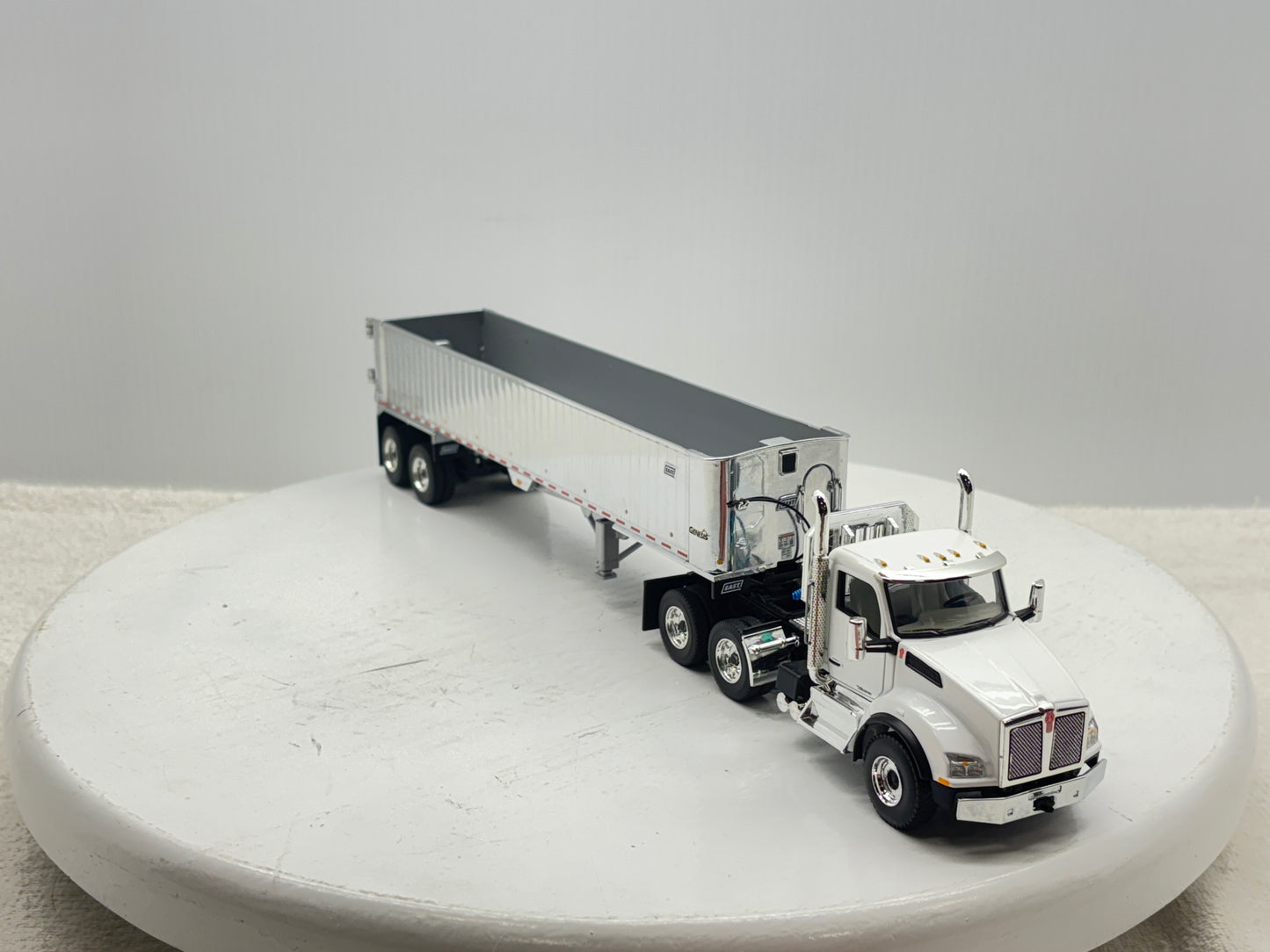 1/50 Kenworth T880 Day Cab (White)