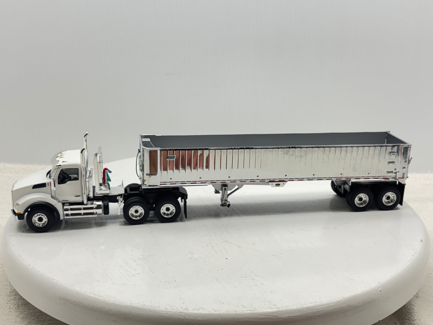 1/50 Kenworth T880 Day Cab (White)