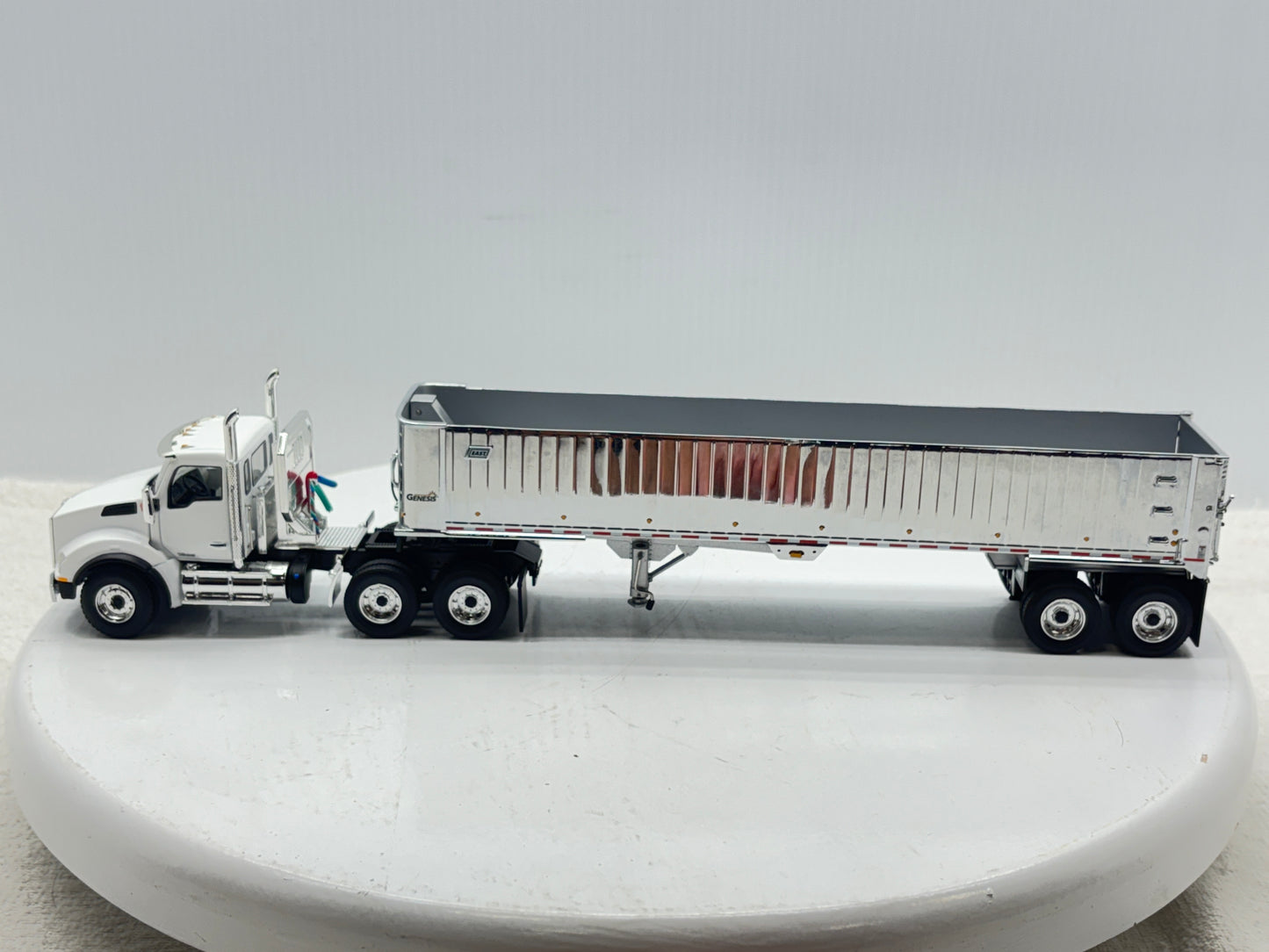 1/50 Kenworth T880 Day Cab (White)
