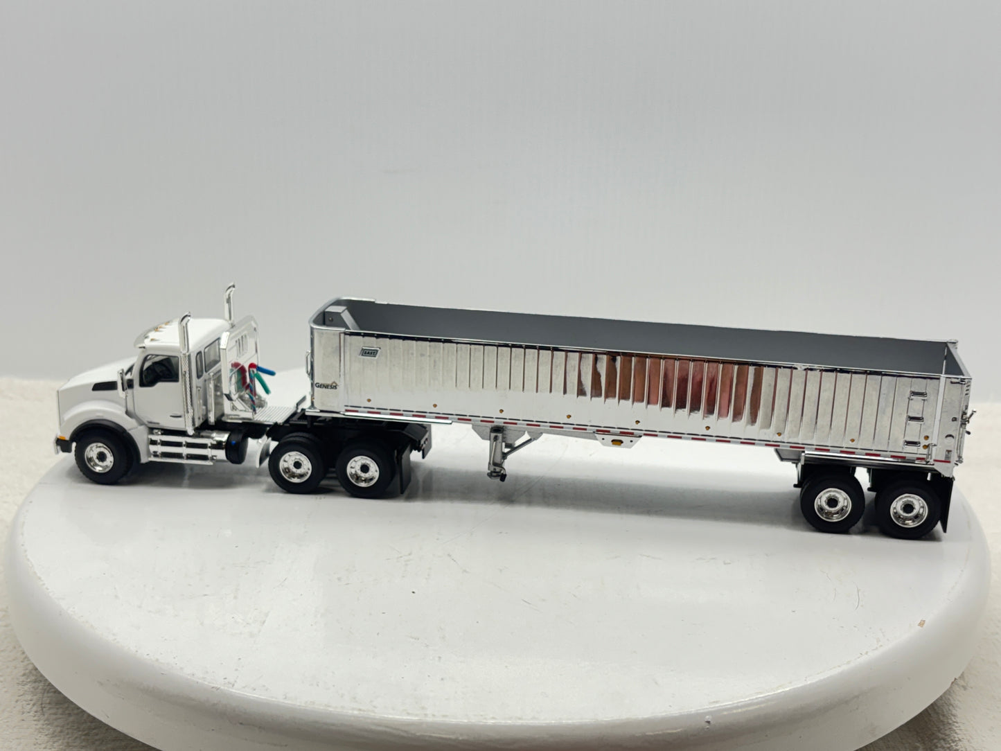 1/50 Kenworth T880 Day Cab (White)