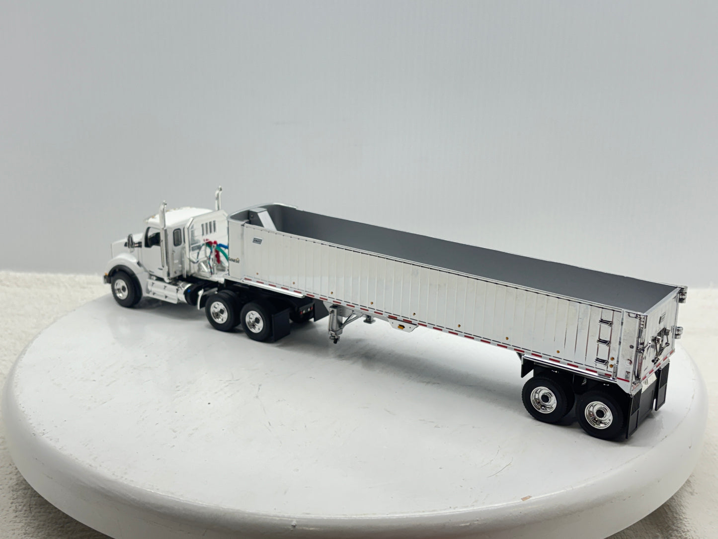 1/50 Kenworth T880 Day Cab (White)