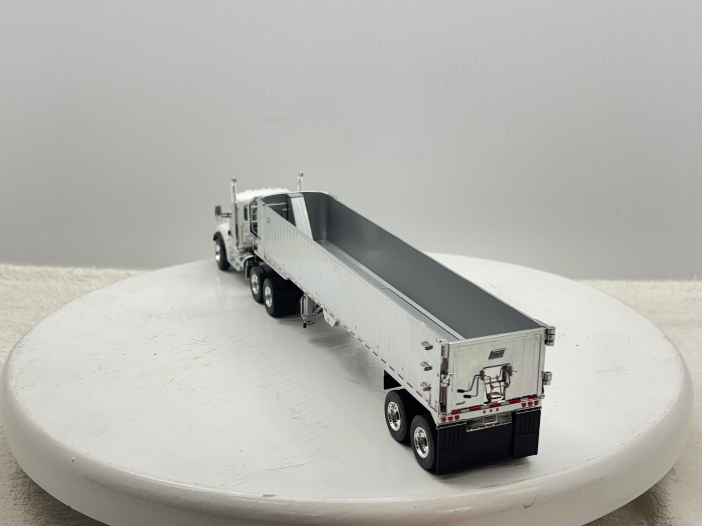 1/50 Kenworth T880 Day Cab (White)