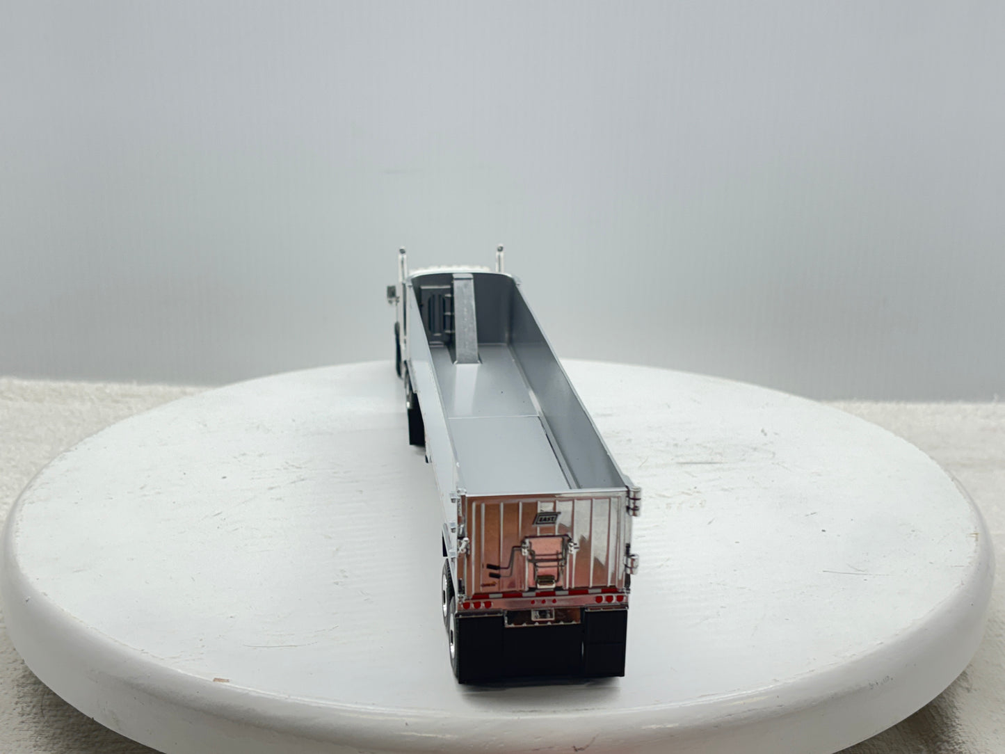 1/50 Kenworth T880 Day Cab (White)