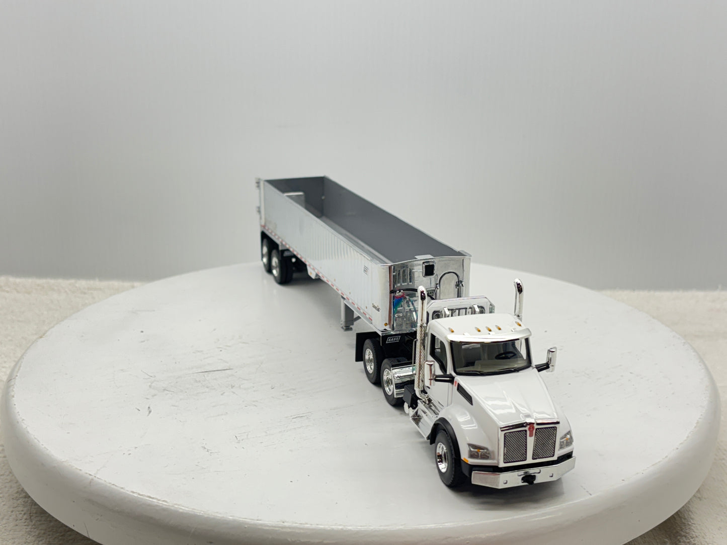 1/50 Kenworth T880 Day Cab (White)