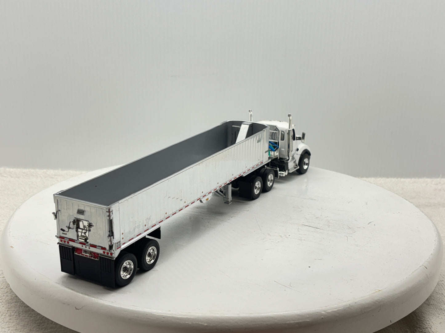 1/50 Kenworth T880 Day Cab (White)