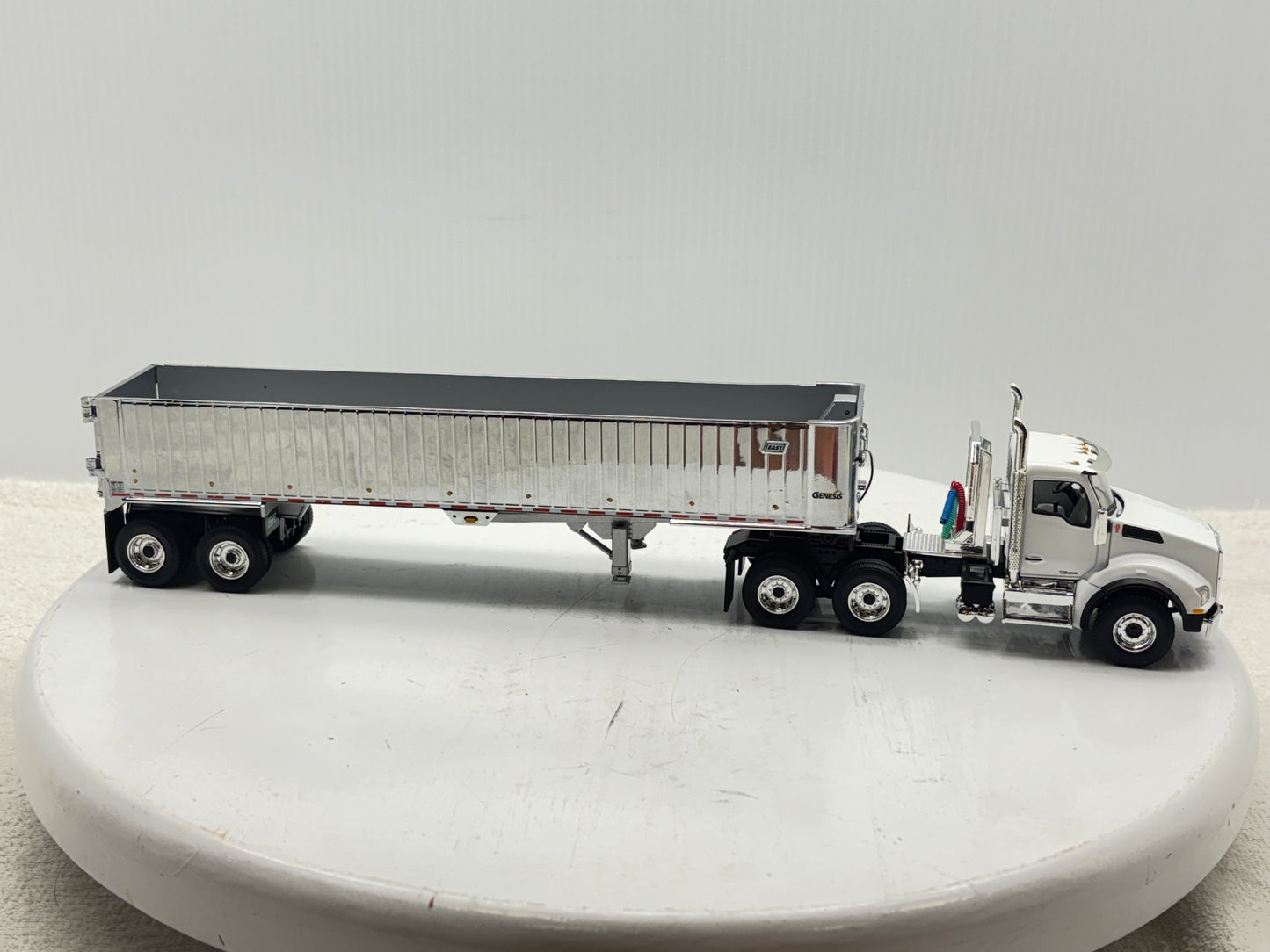 1/50 Kenworth T880 Day Cab (White)