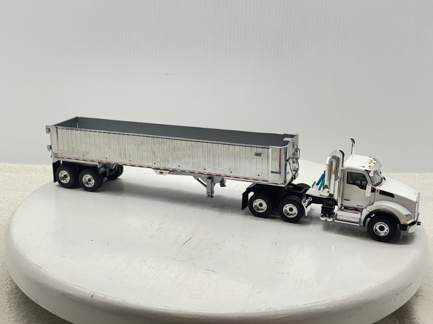 1/50 Kenworth T880 Day Cab (White)