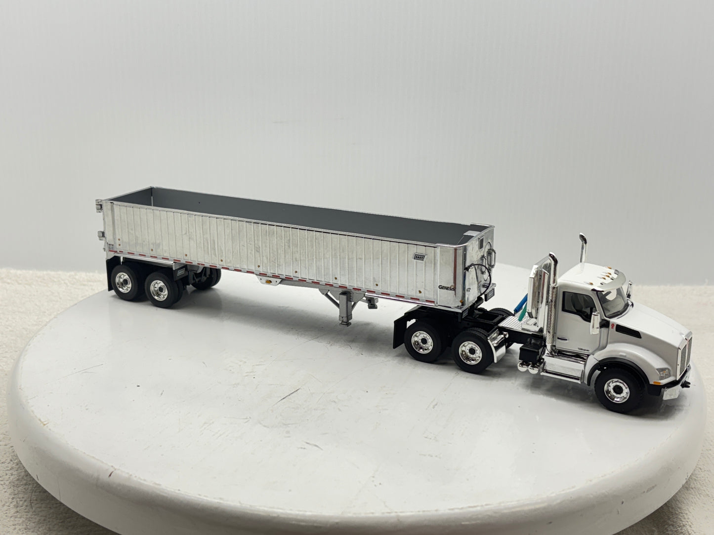 1/50 Kenworth T880 Day Cab (White)