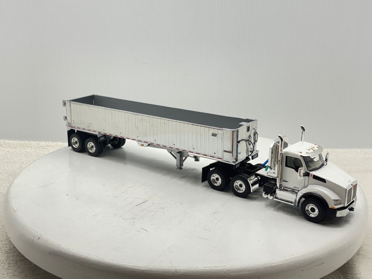 1/50 Kenworth T880 Day Cab (White)