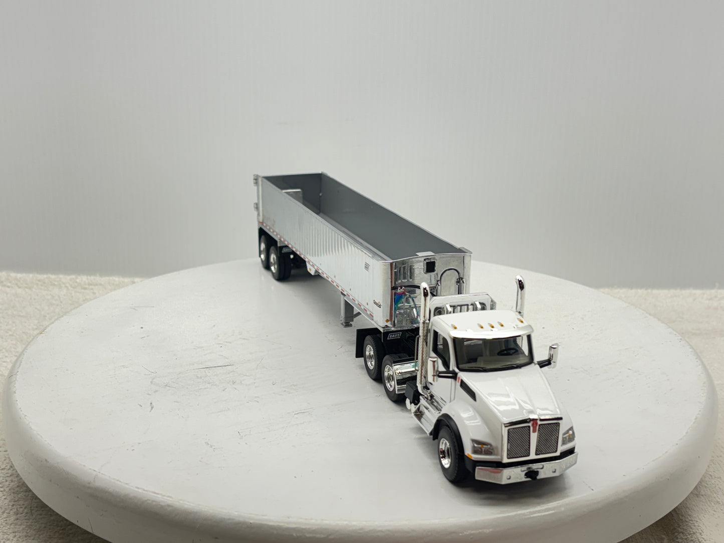 1/50 Kenworth T880 Day Cab (White)