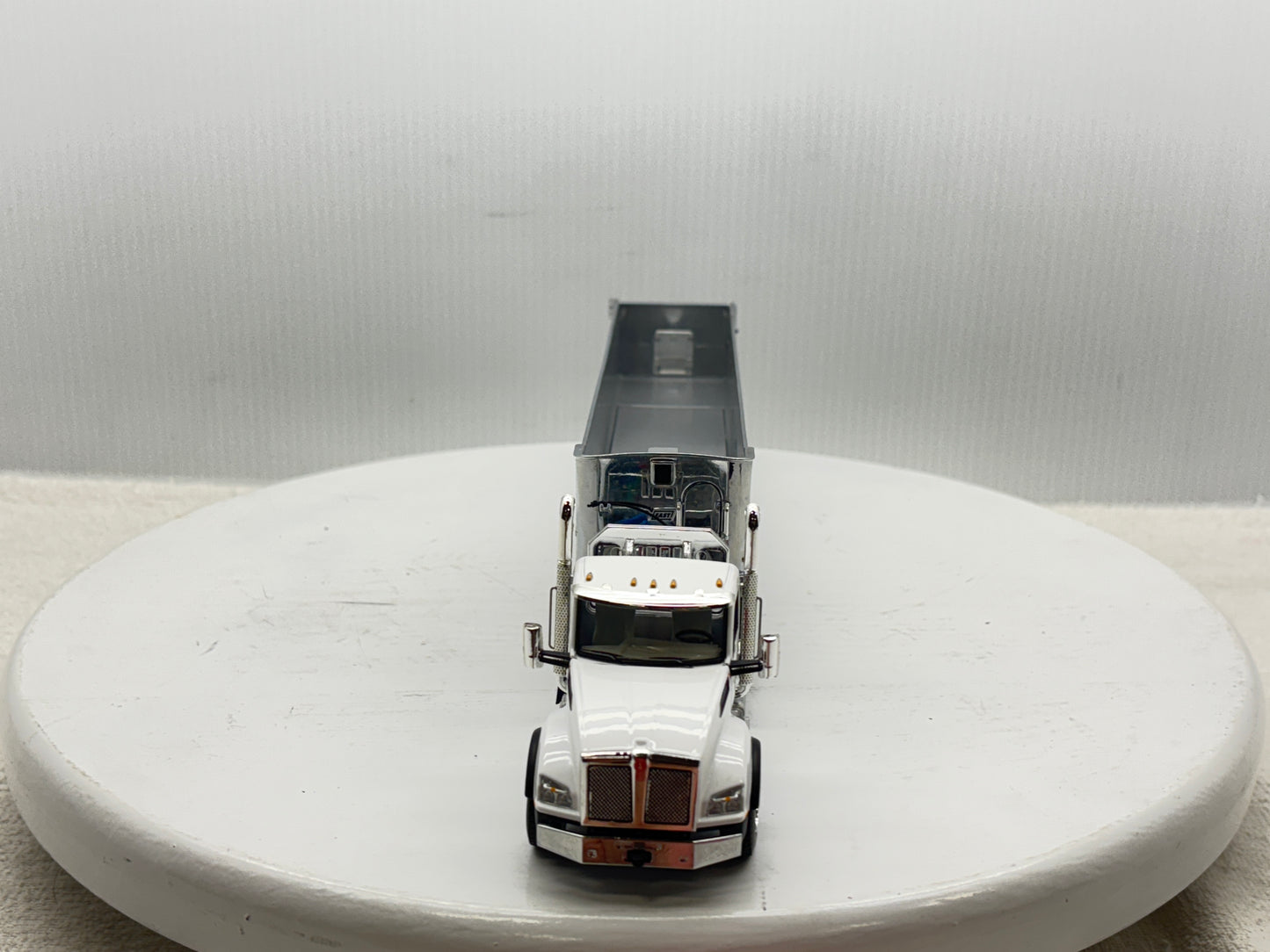 1/50 Kenworth T880 Day Cab (White)