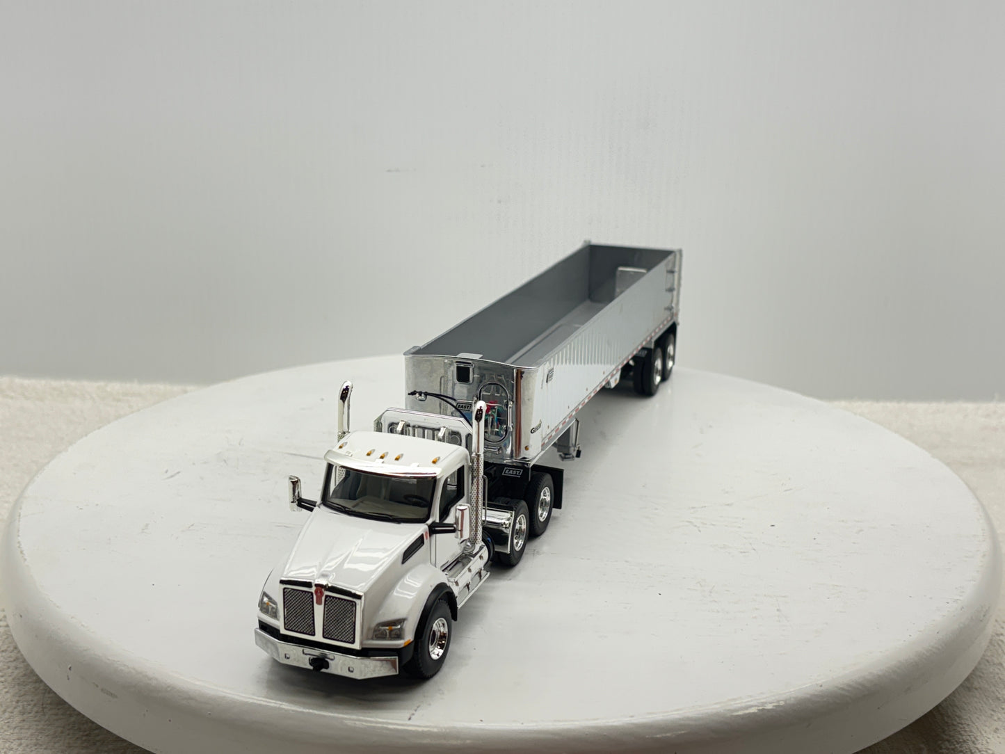 1/50 Kenworth T880 Day Cab (White)