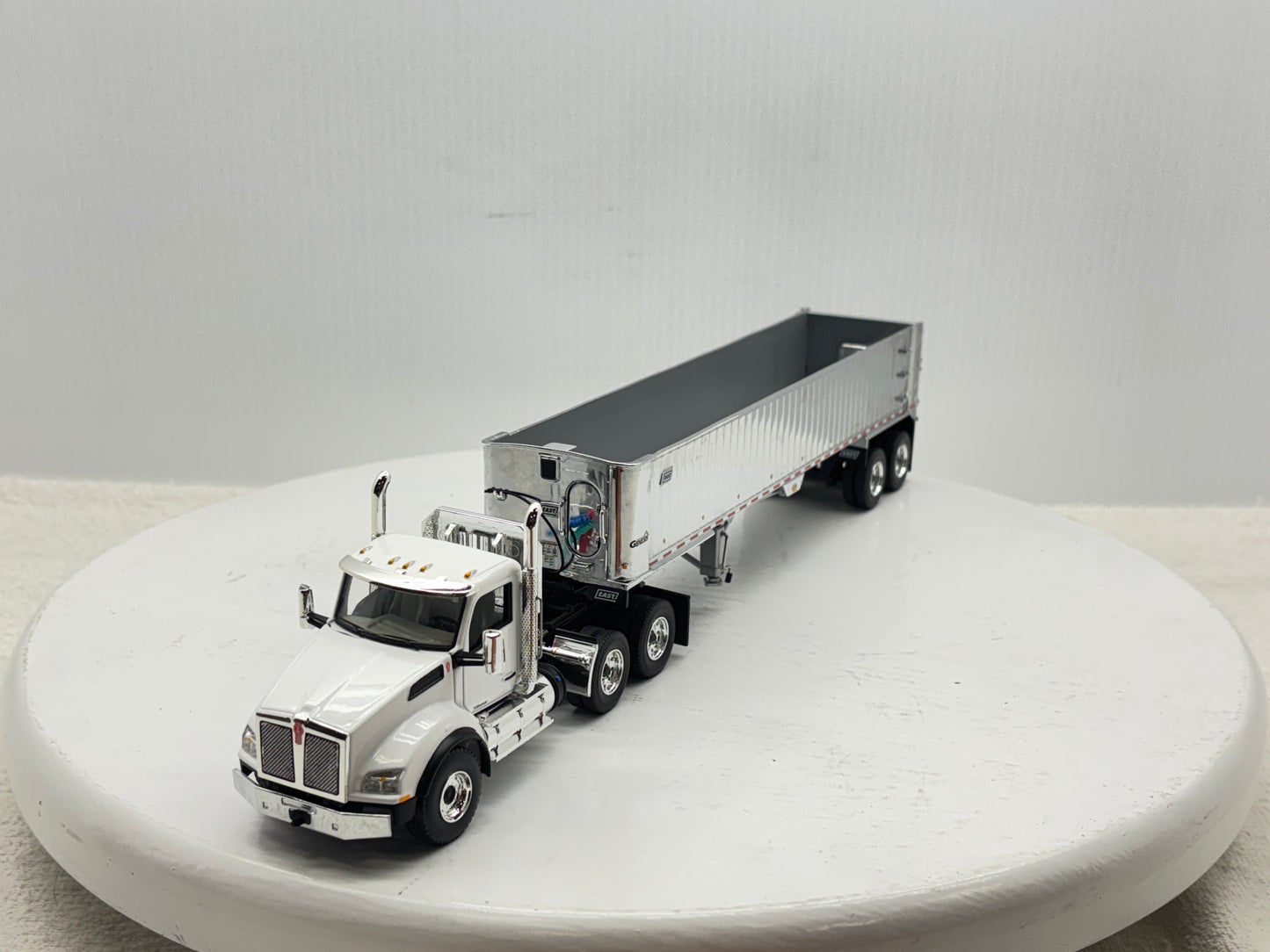1/50 Kenworth T880 Day Cab (White)