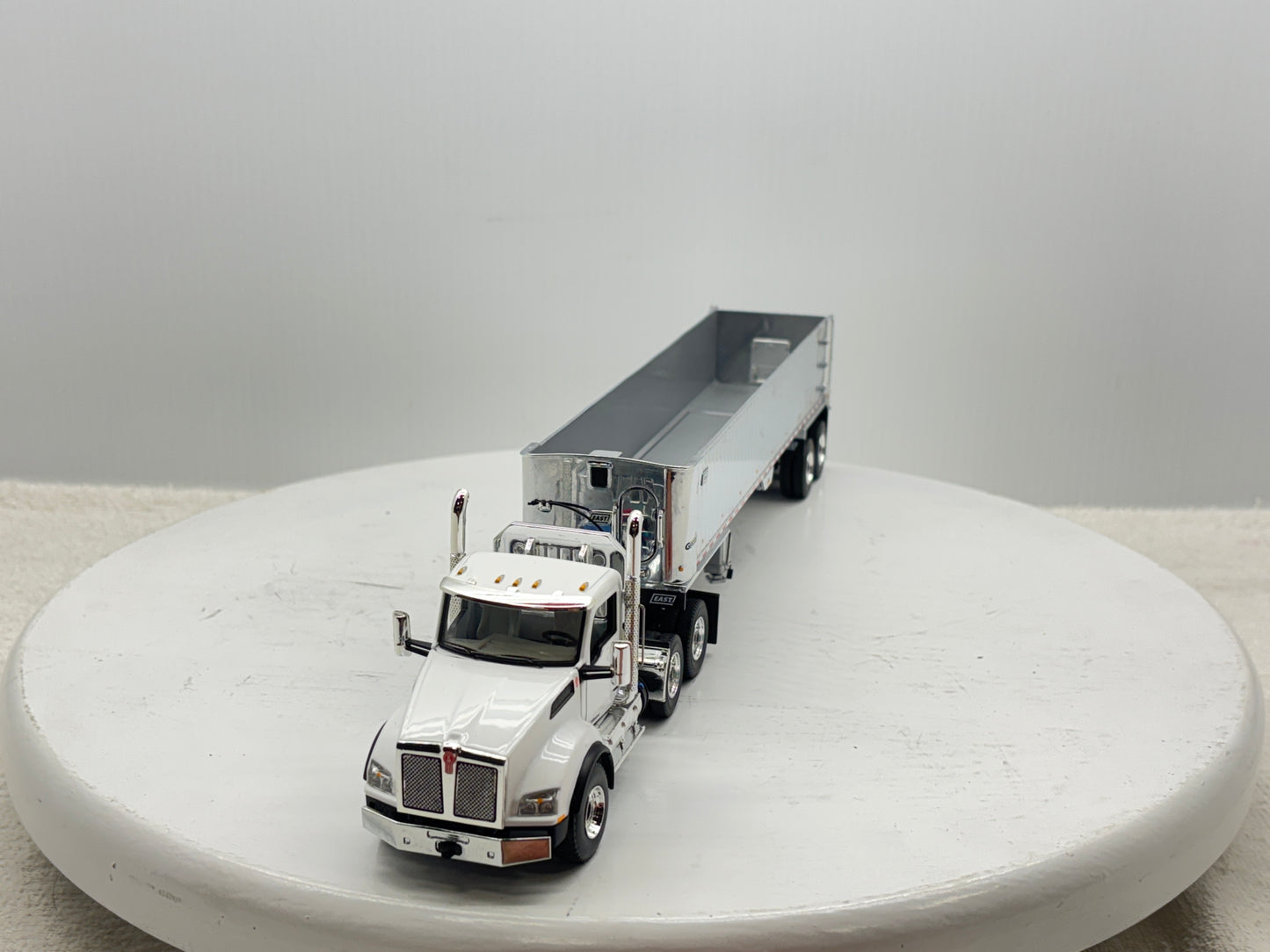 1/50 Kenworth T880 Day Cab (White)