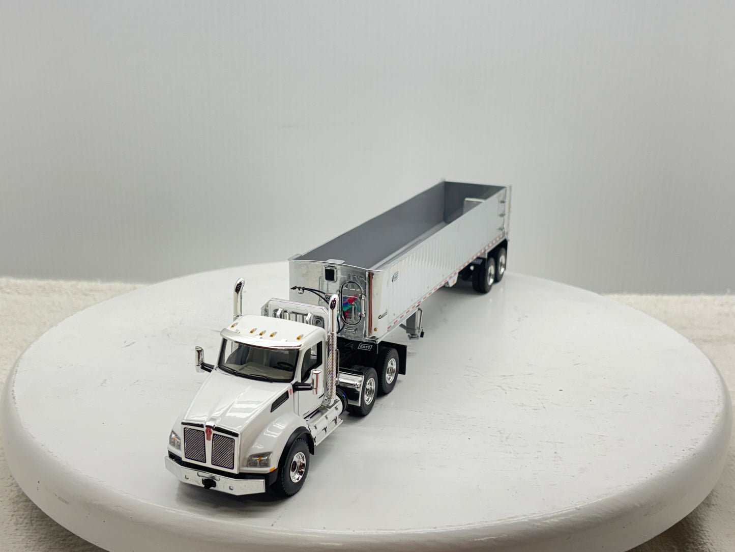1/50 Kenworth T880 Day Cab (White)