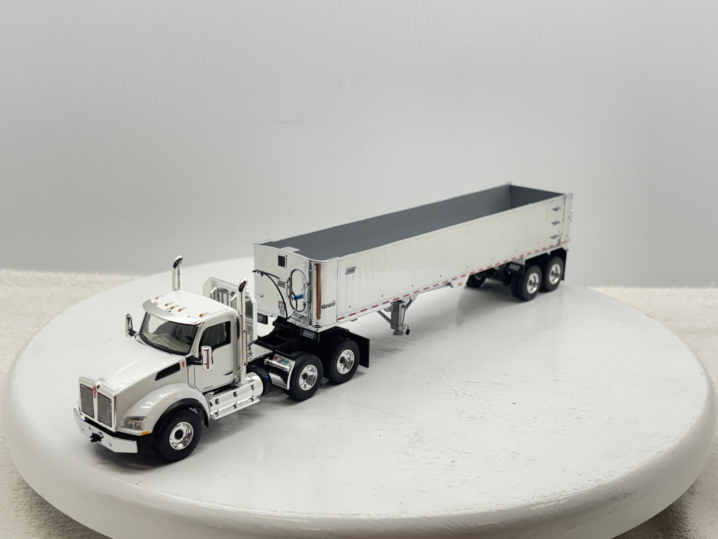 1/50 Kenworth T880 Day Cab (White)