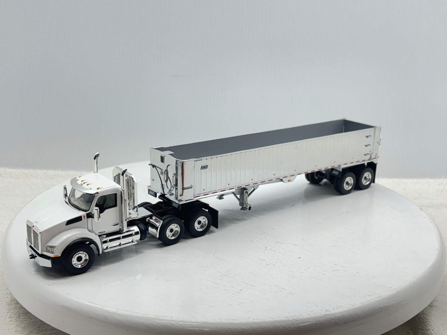 1/50 Kenworth T880 Day Cab (White)