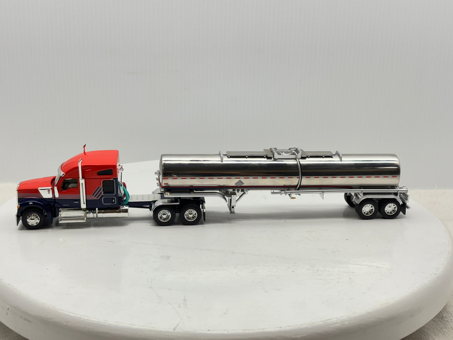 1/64 Kenworth W990 76'' Midroof (Orange-Blue)