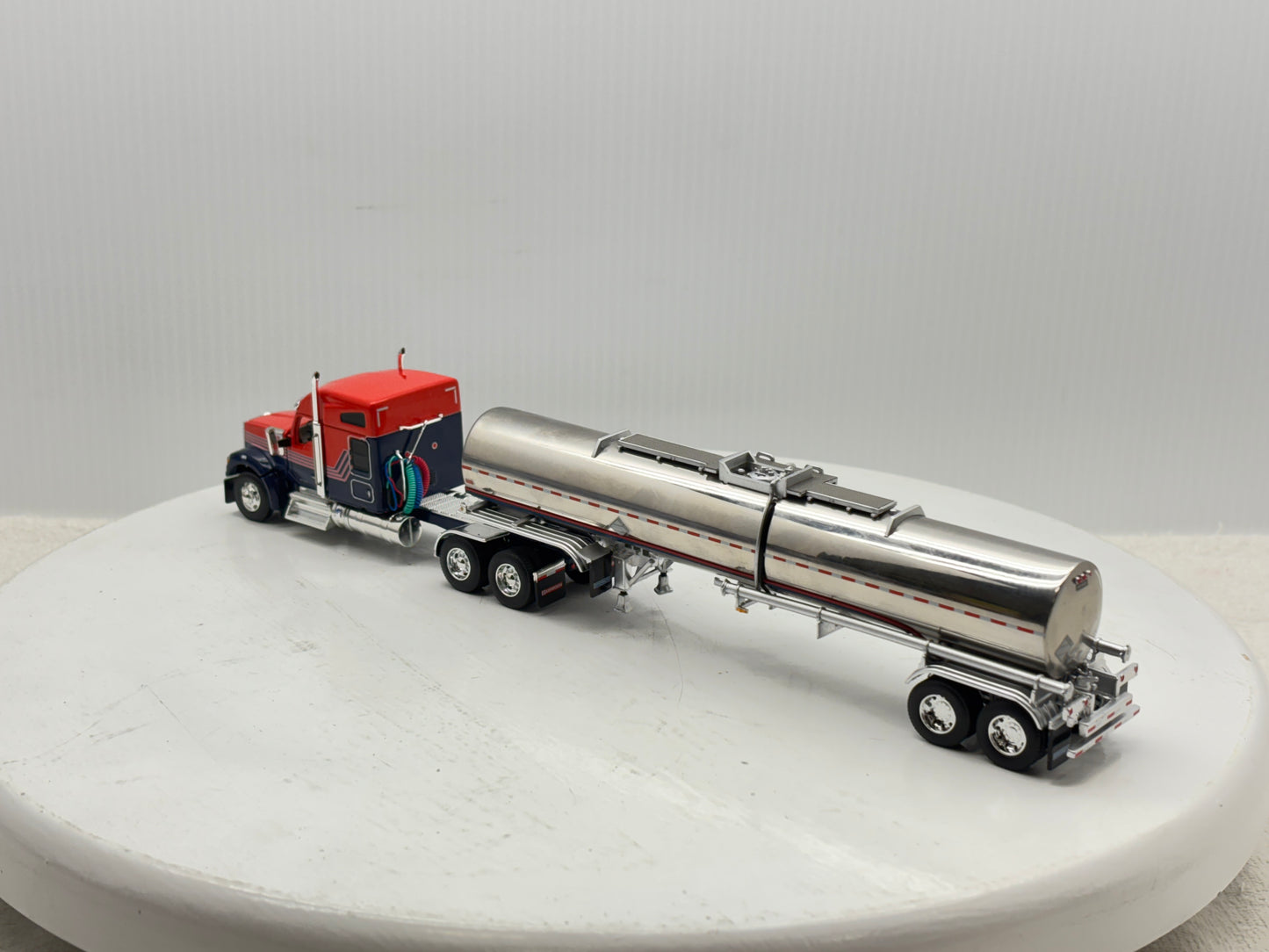 1/64 Kenworth W990 76'' Midroof (Orange-Blue)