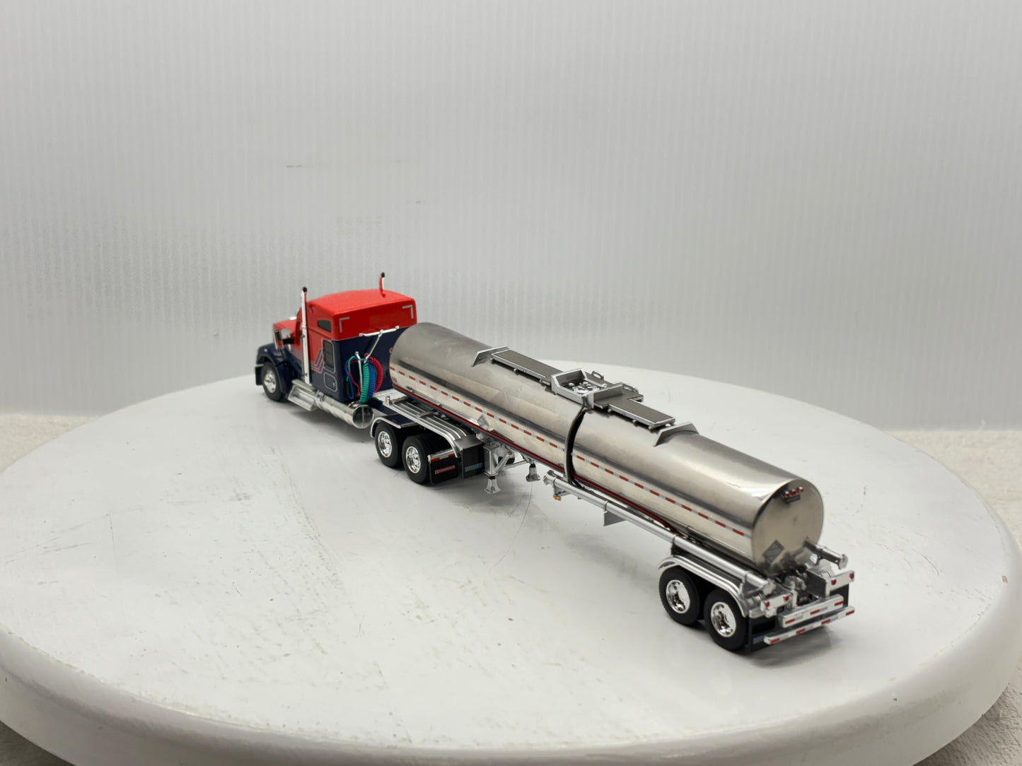 1/64 Kenworth W990 76'' Midroof (Orange-Blue)