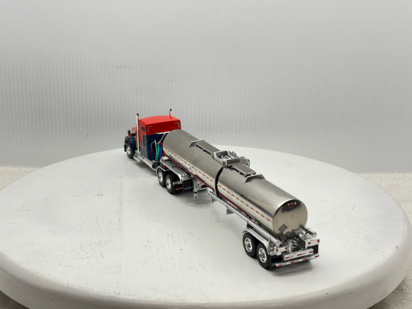 1/64 Kenworth W990 76'' Midroof (Orange-Blue)