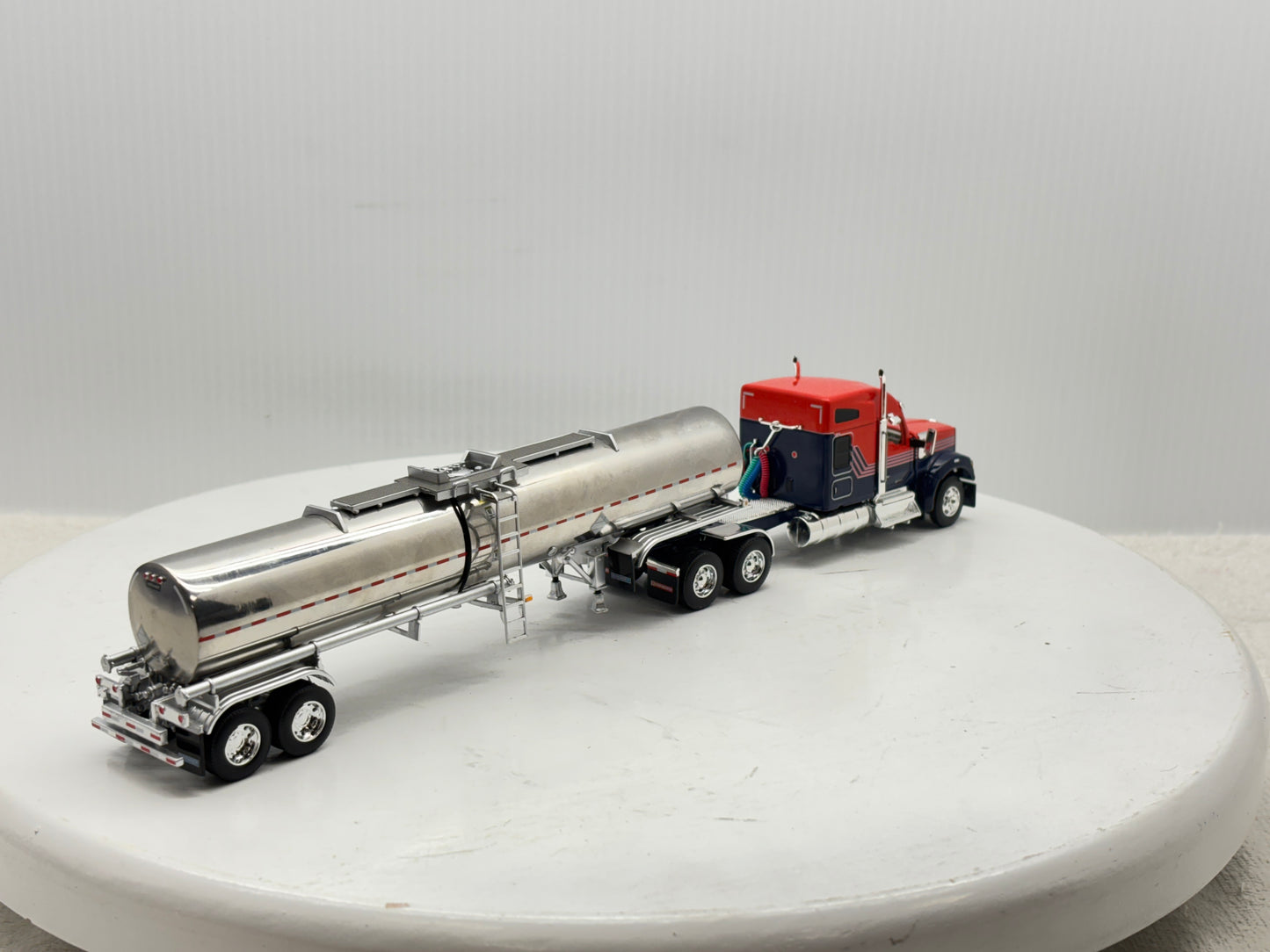 1/64 Kenworth W990 76'' Midroof (Orange-Blue)