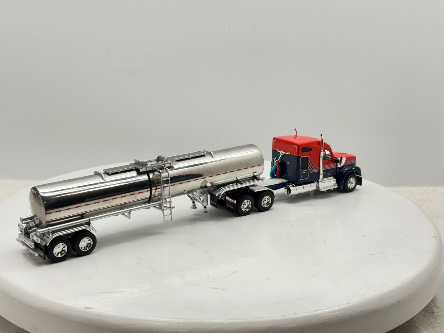 1/64 Kenworth W990 76'' Midroof (Orange-Blue)