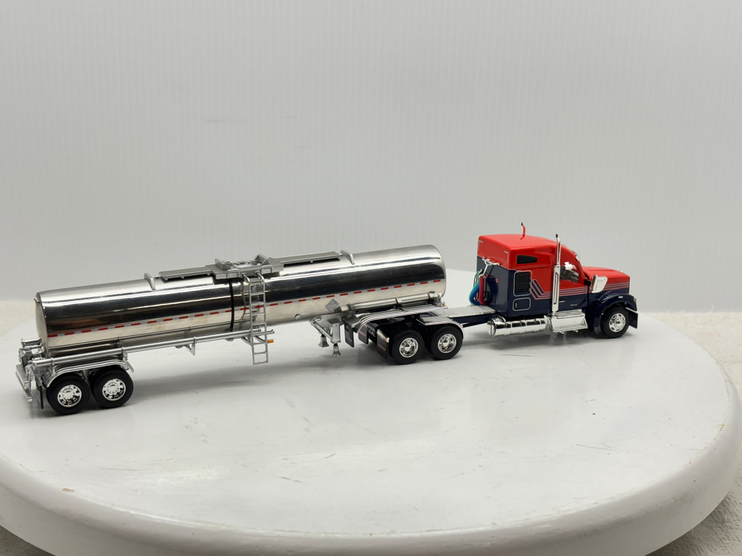 1/64 Kenworth W990 76'' Midroof (Orange-Blue)