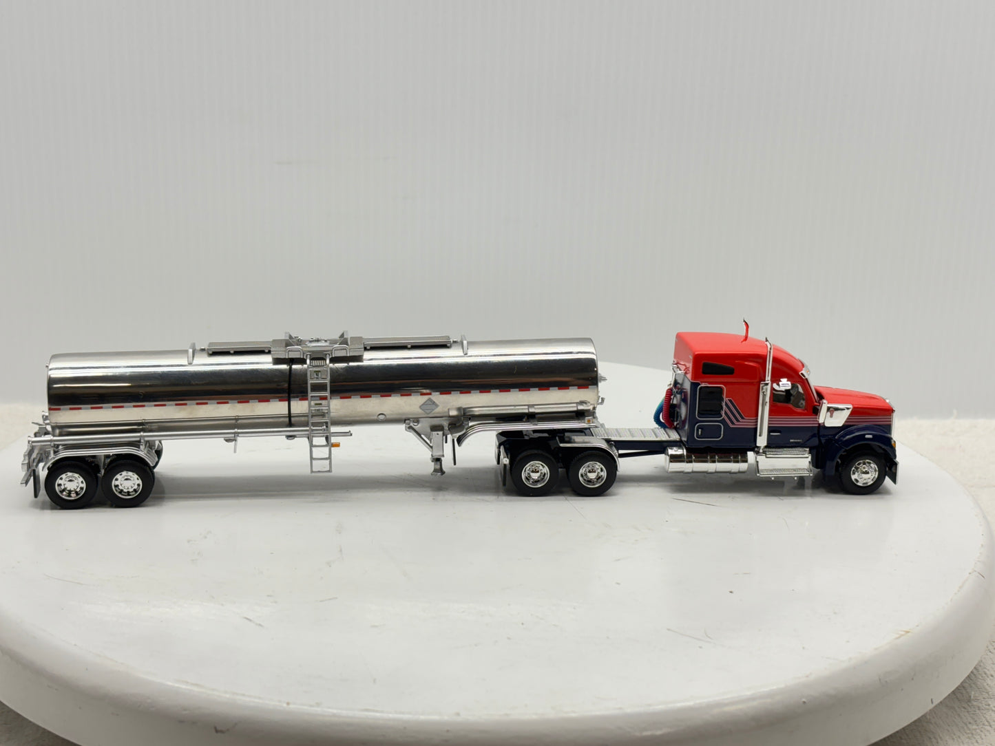1/64 Kenworth W990 76'' Midroof (Orange-Blue)