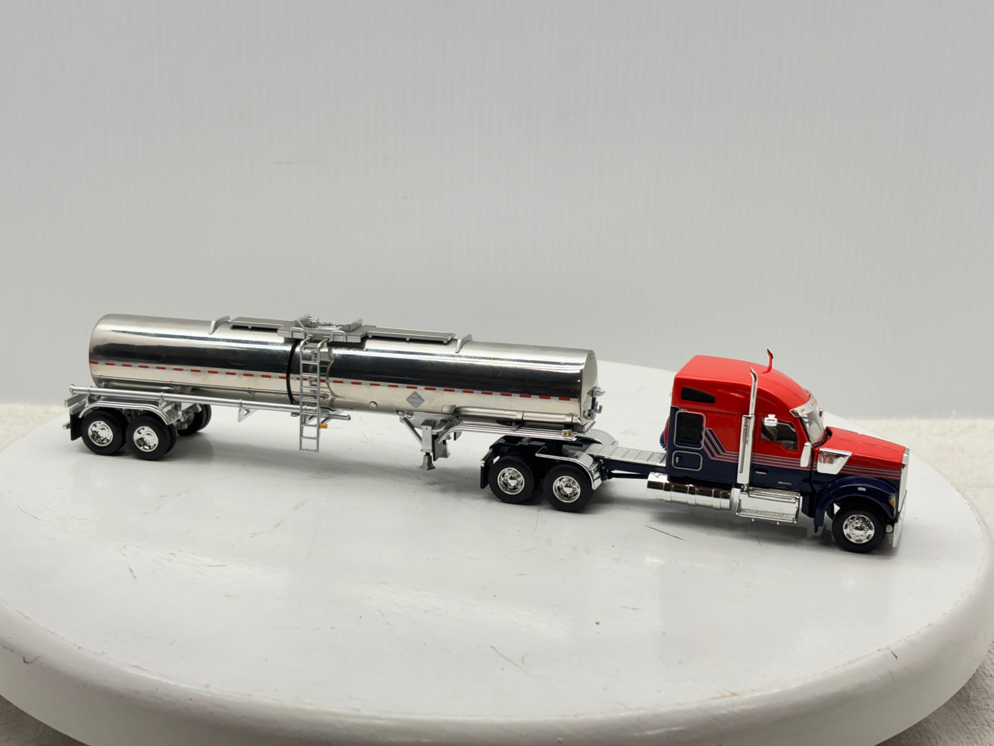 1/64 Kenworth W990 76'' Midroof (Orange-Blue)