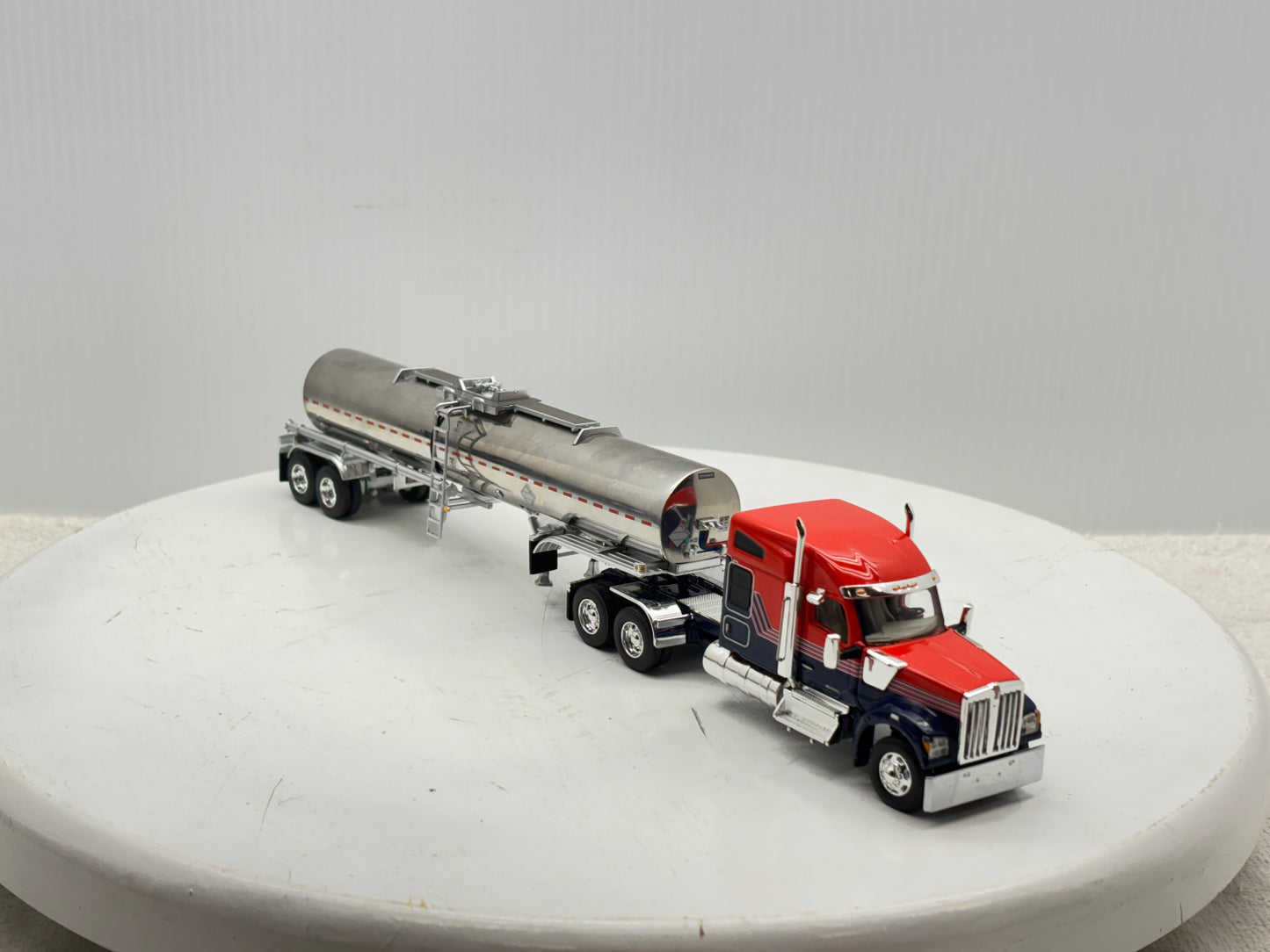 1/64 Kenworth W990 76'' Midroof (Orange-Blue)