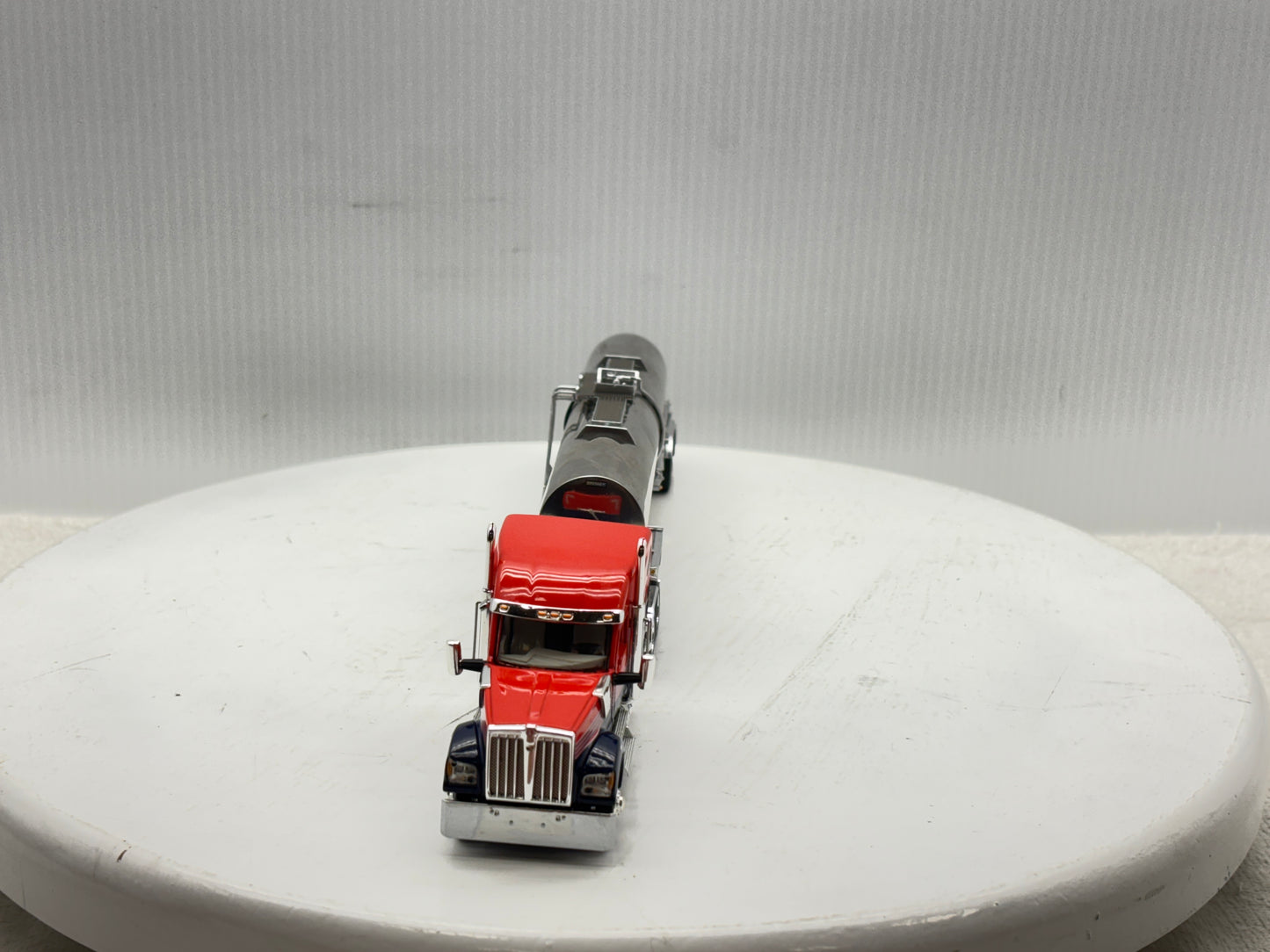 1/64 Kenworth W990 76'' Midroof (Orange-Blue)