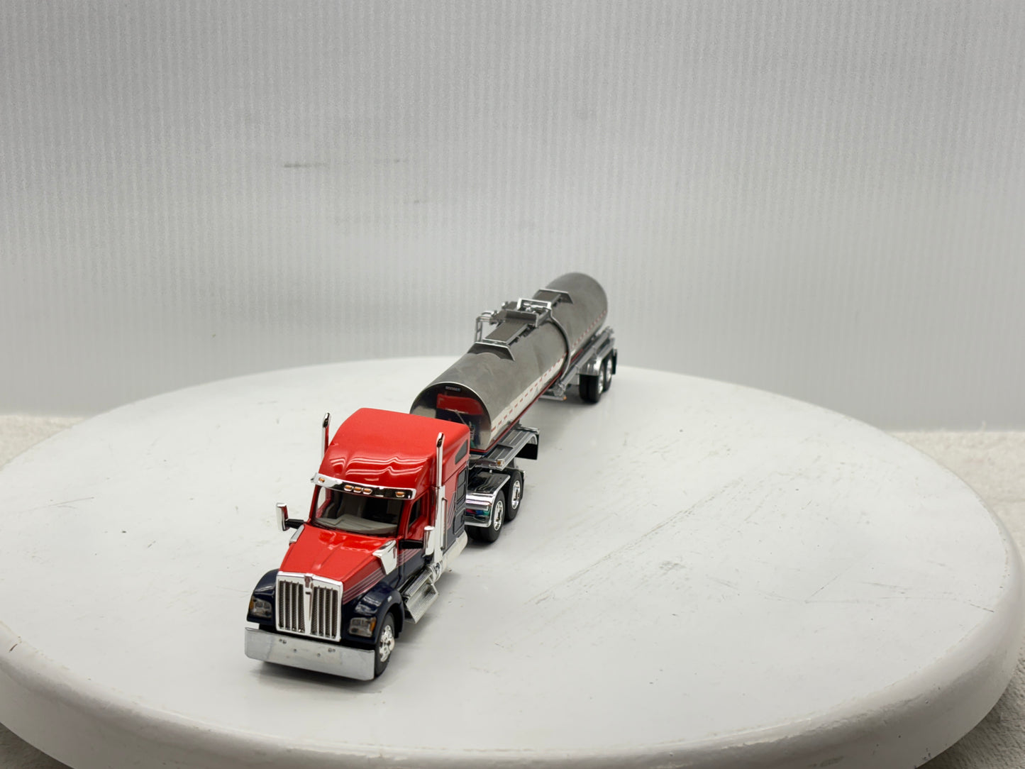 1/64 Kenworth W990 76'' Midroof (Orange-Blue)
