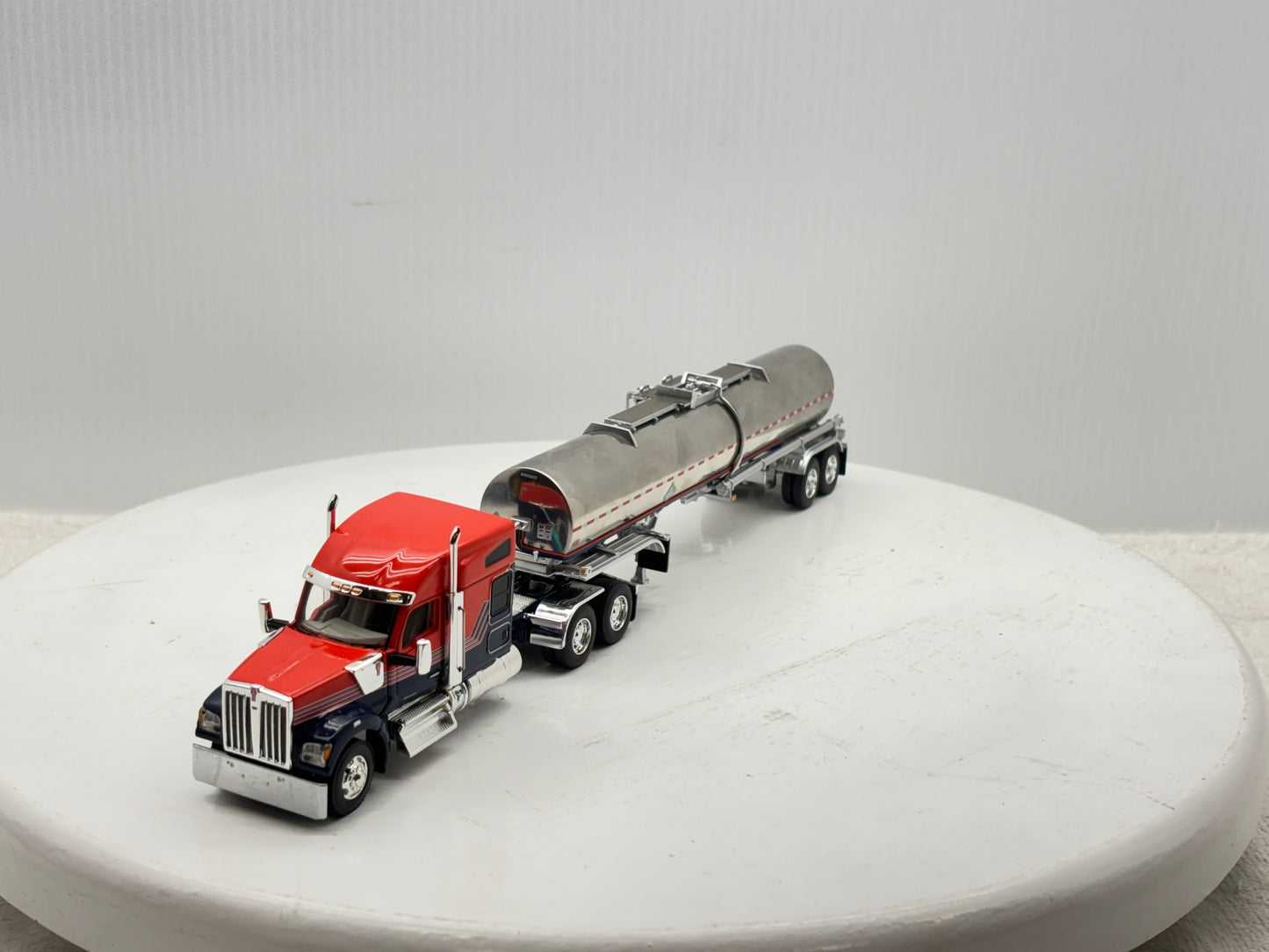 1/64 Kenworth W990 76'' Midroof (Orange-Blue)