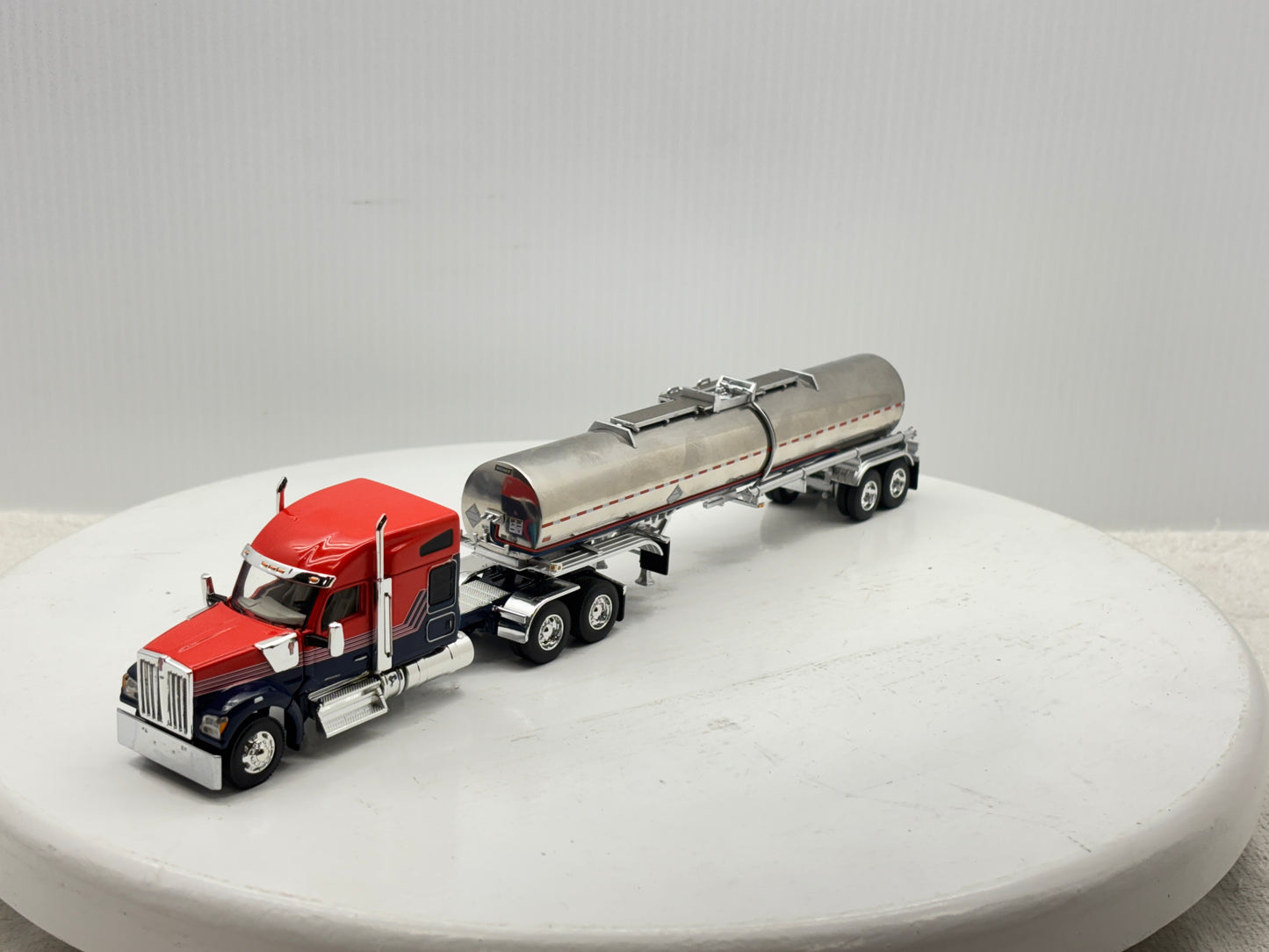 1/64 Kenworth W990 76'' Midroof (Orange-Blue)