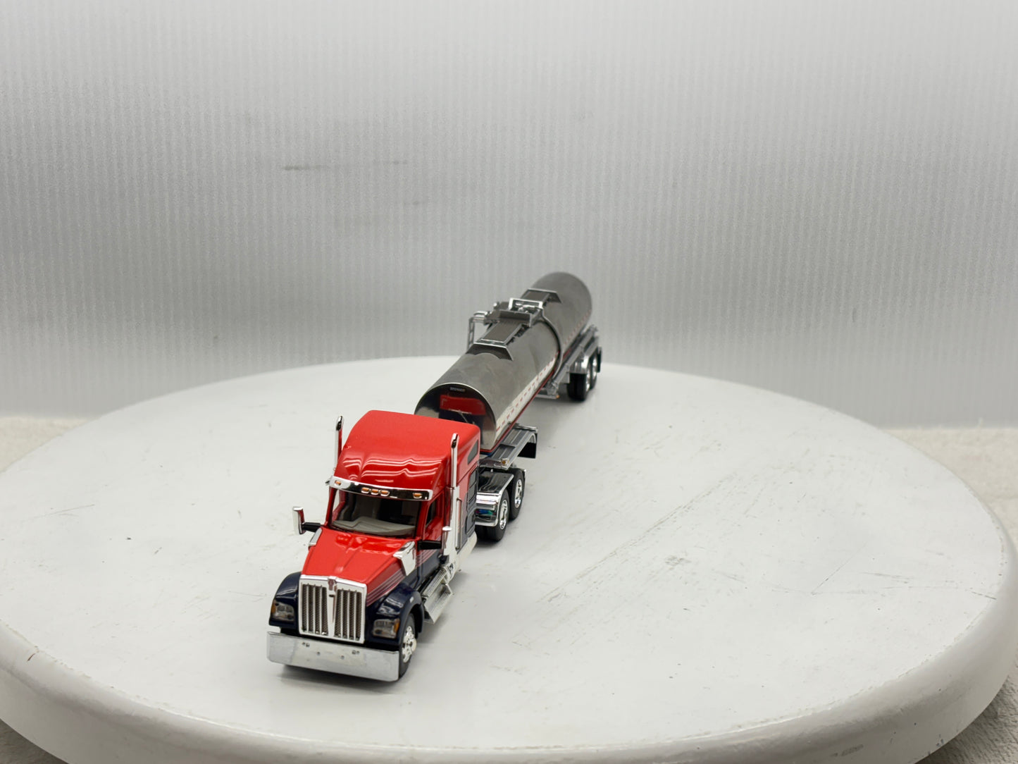1/64 Kenworth W990 76'' Midroof (Orange-Blue)