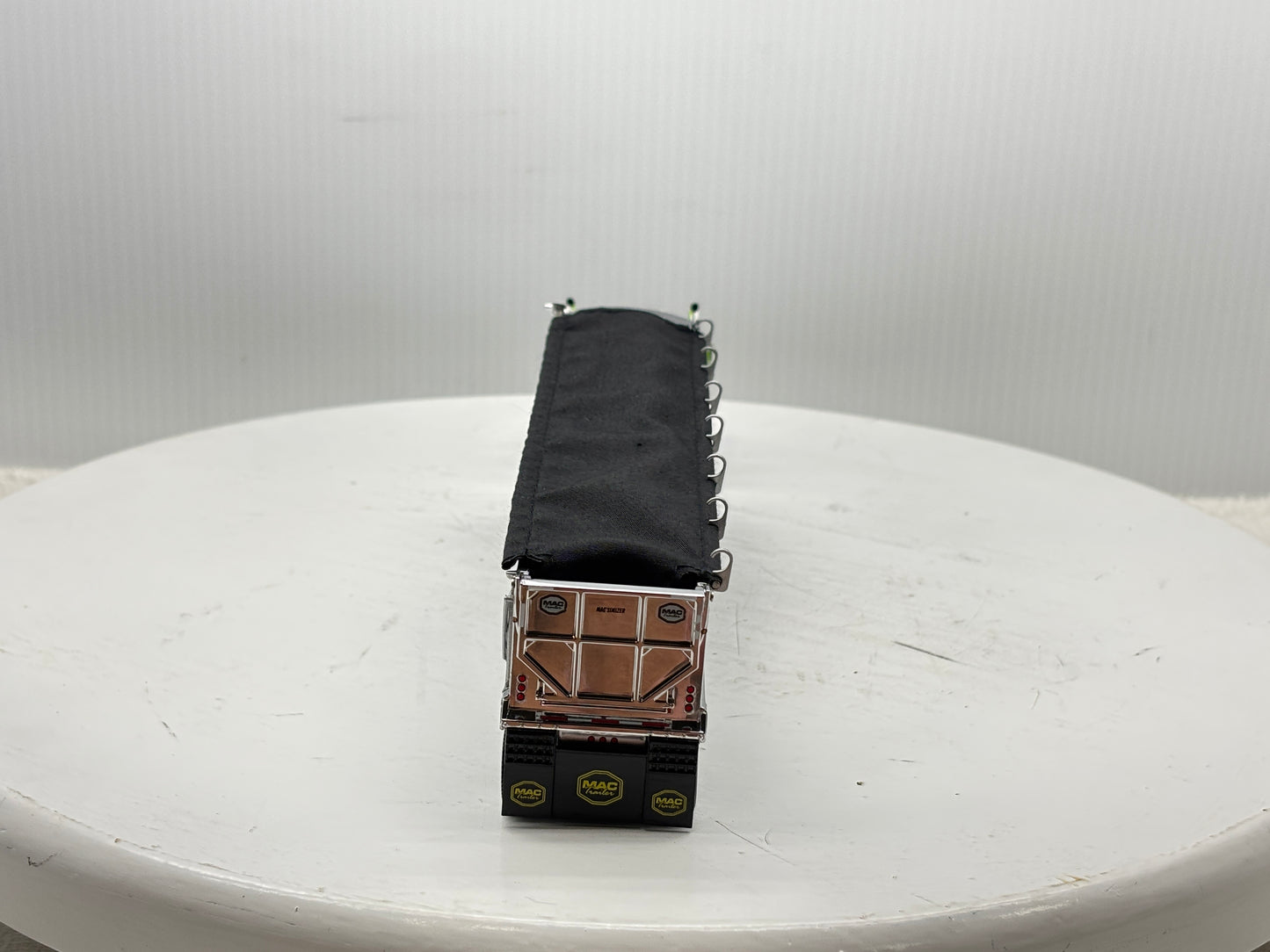 1/64 Kenworth W990 Day Cab (Green-Black)